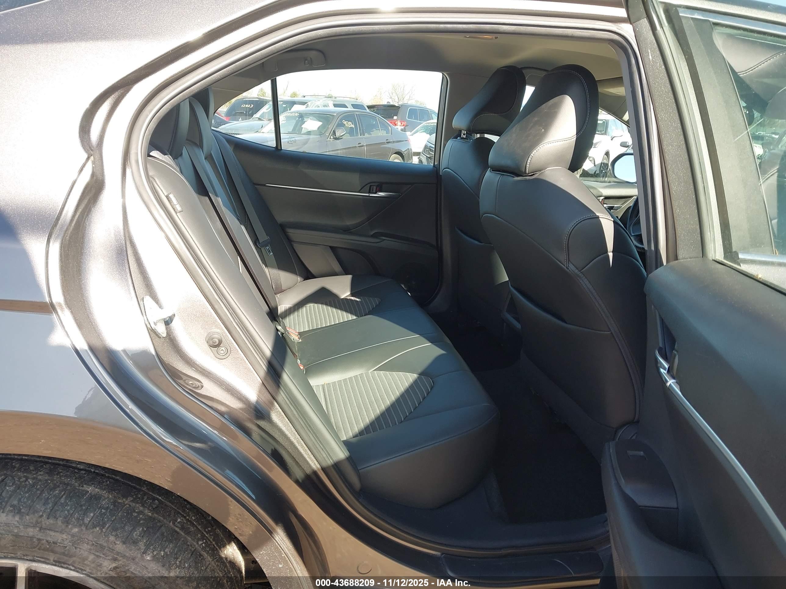 TOYOTA CAMRY image 8