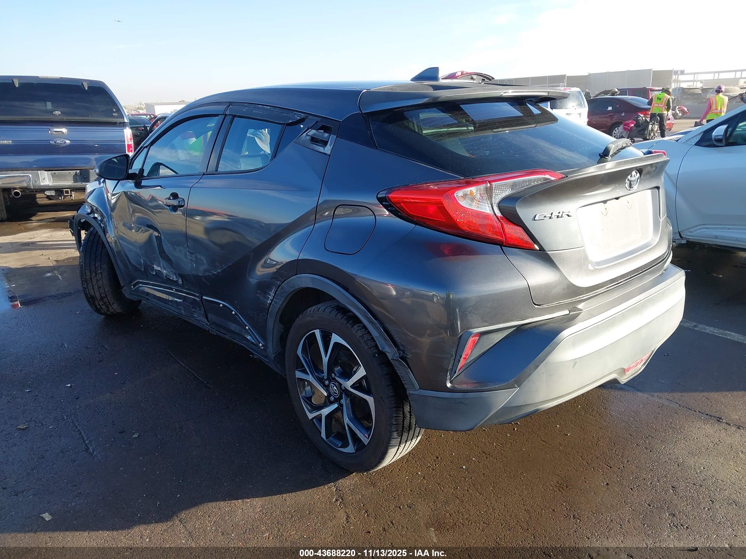 TOYOTA C-HR image 3