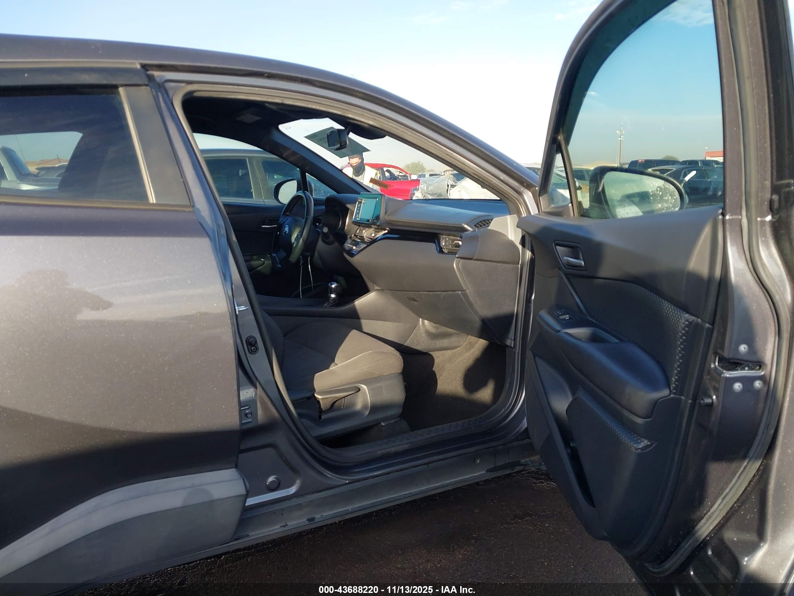 TOYOTA C-HR image 5