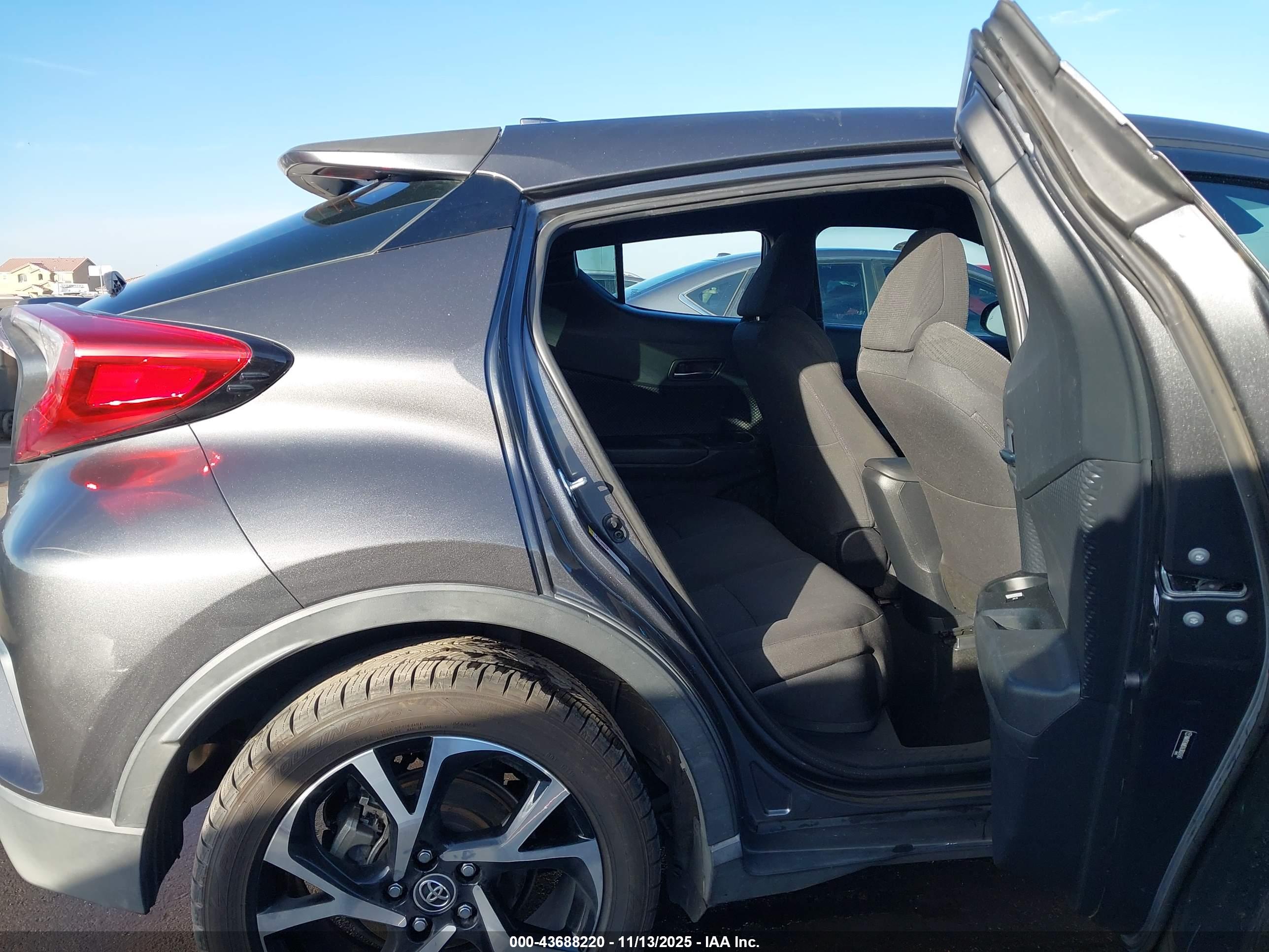 TOYOTA C-HR image 8