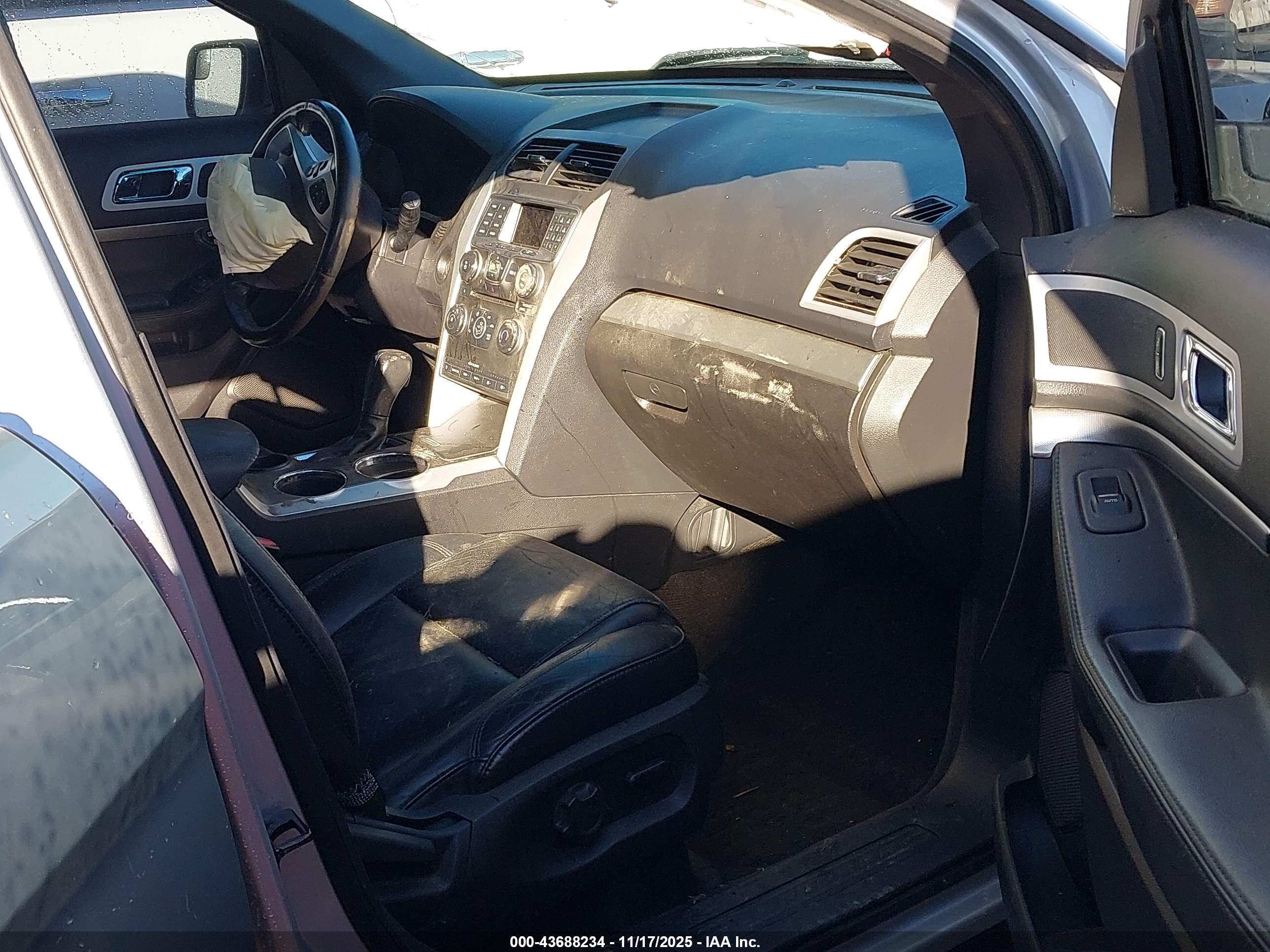 FORD EXPLORER image 5