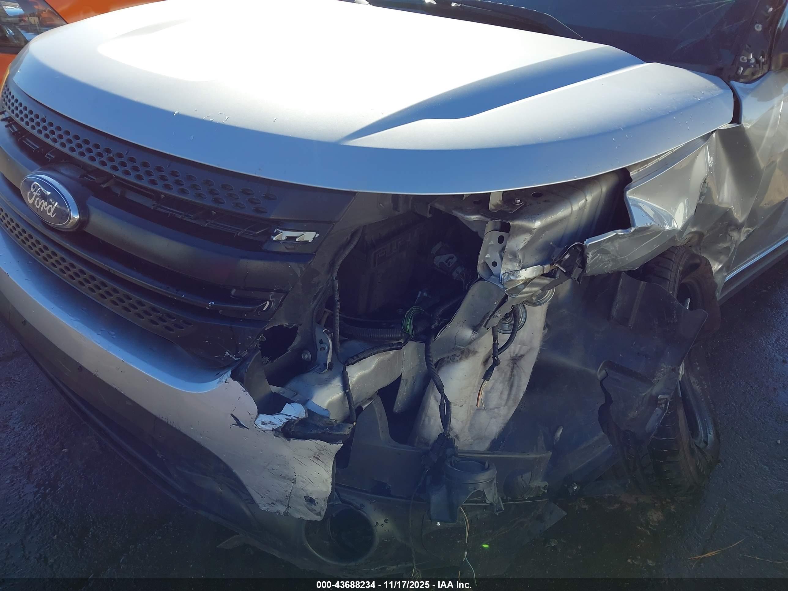 FORD EXPLORER image 6