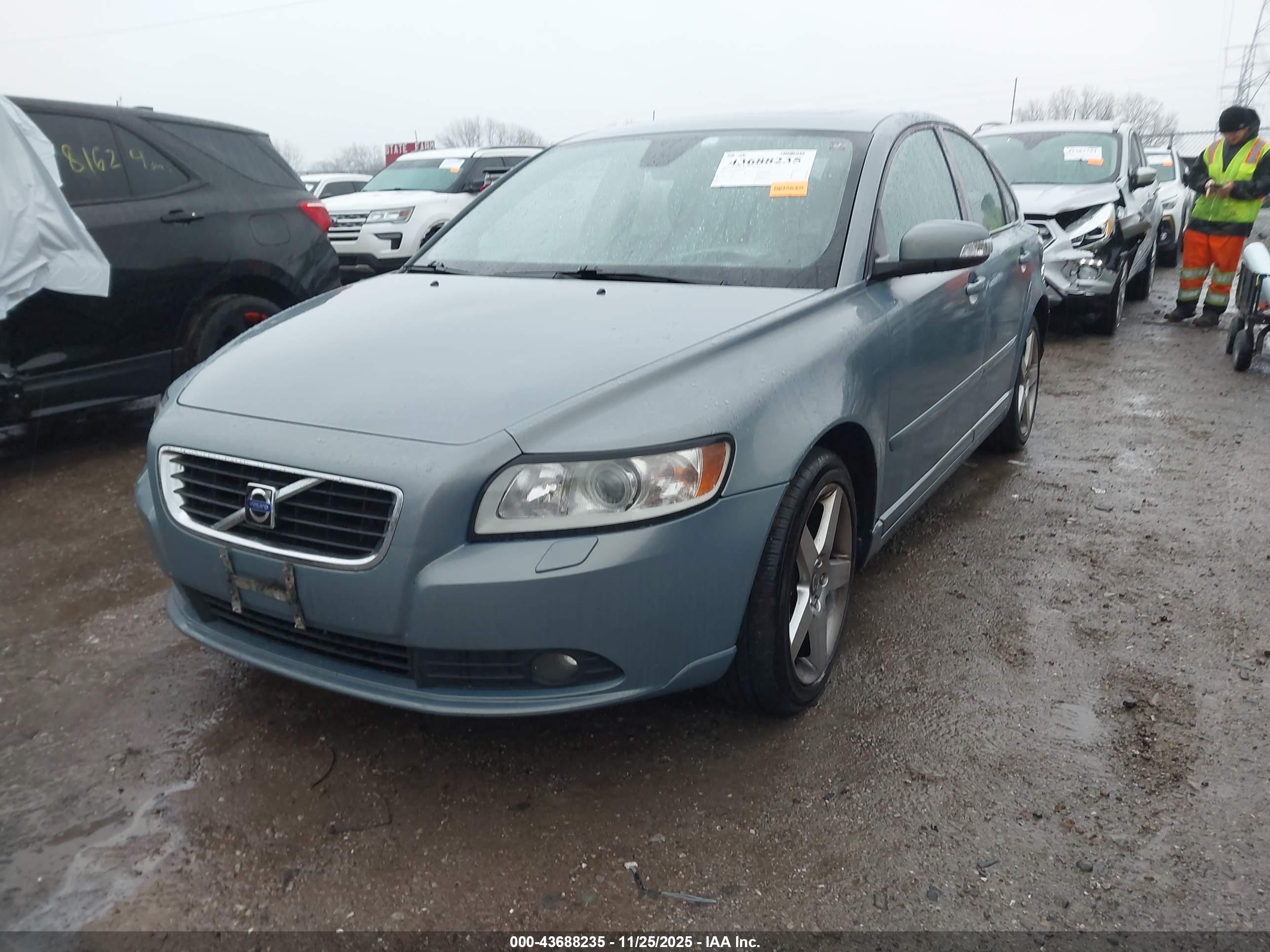 VOLVO S40 image 2