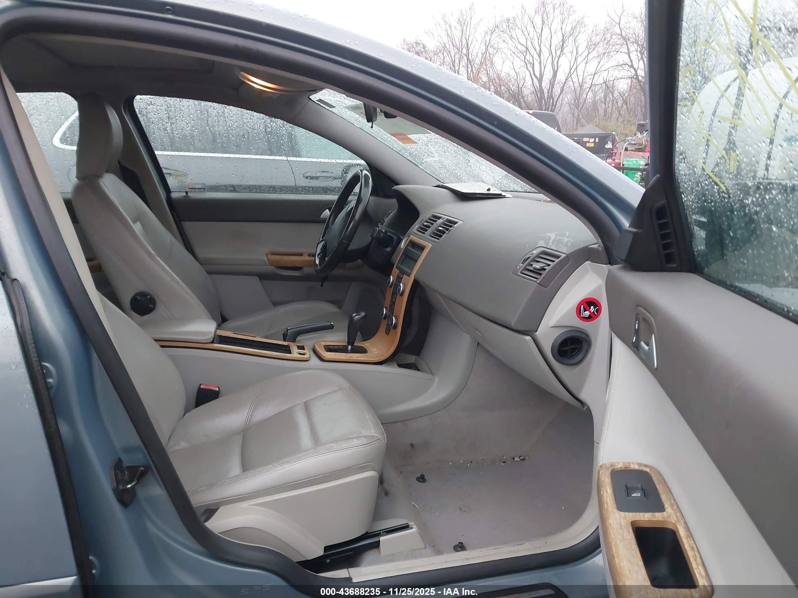 VOLVO S40 image 5