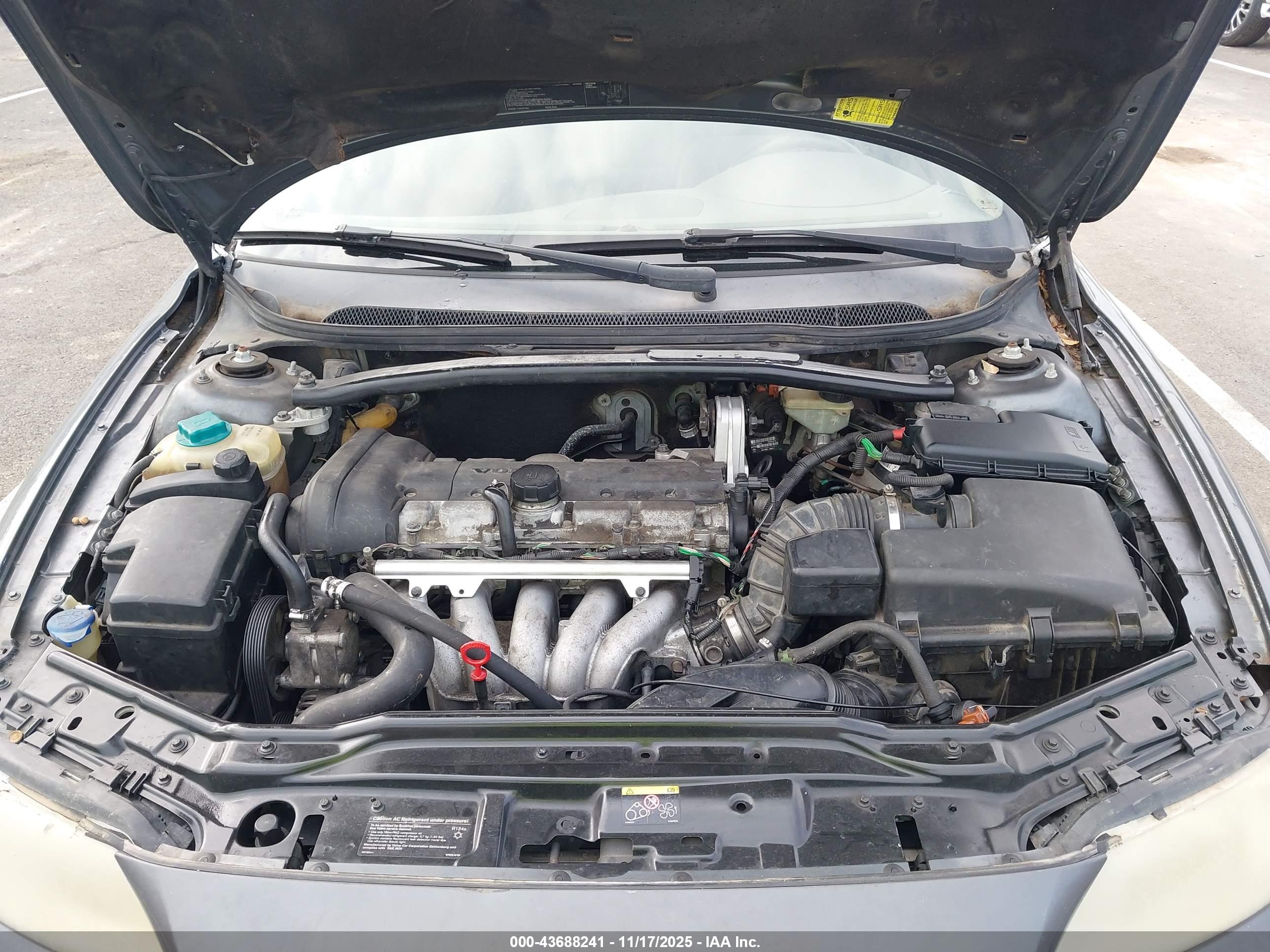 VOLVO V70 image 10
