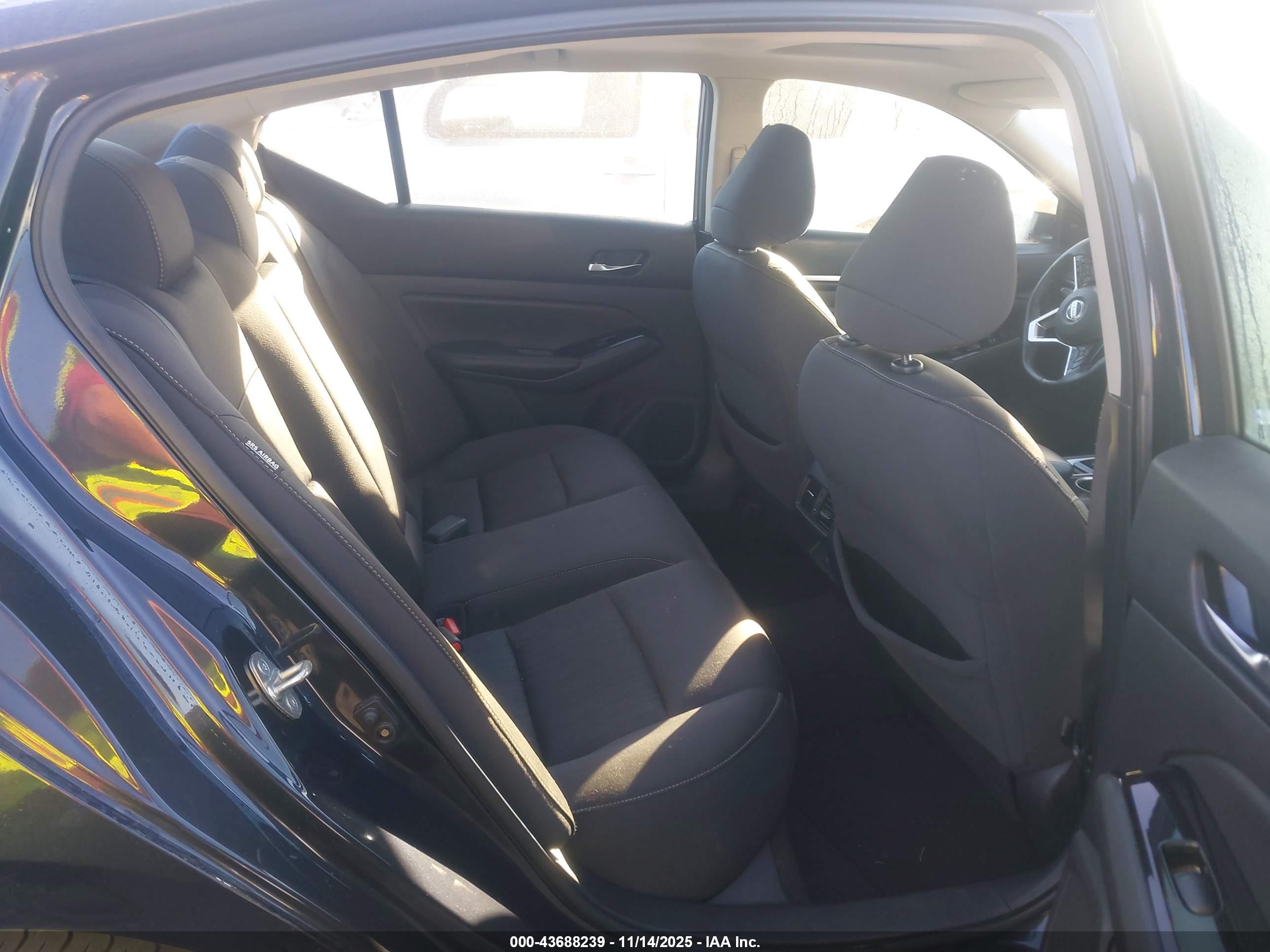 NISSAN ALTIMA image 8