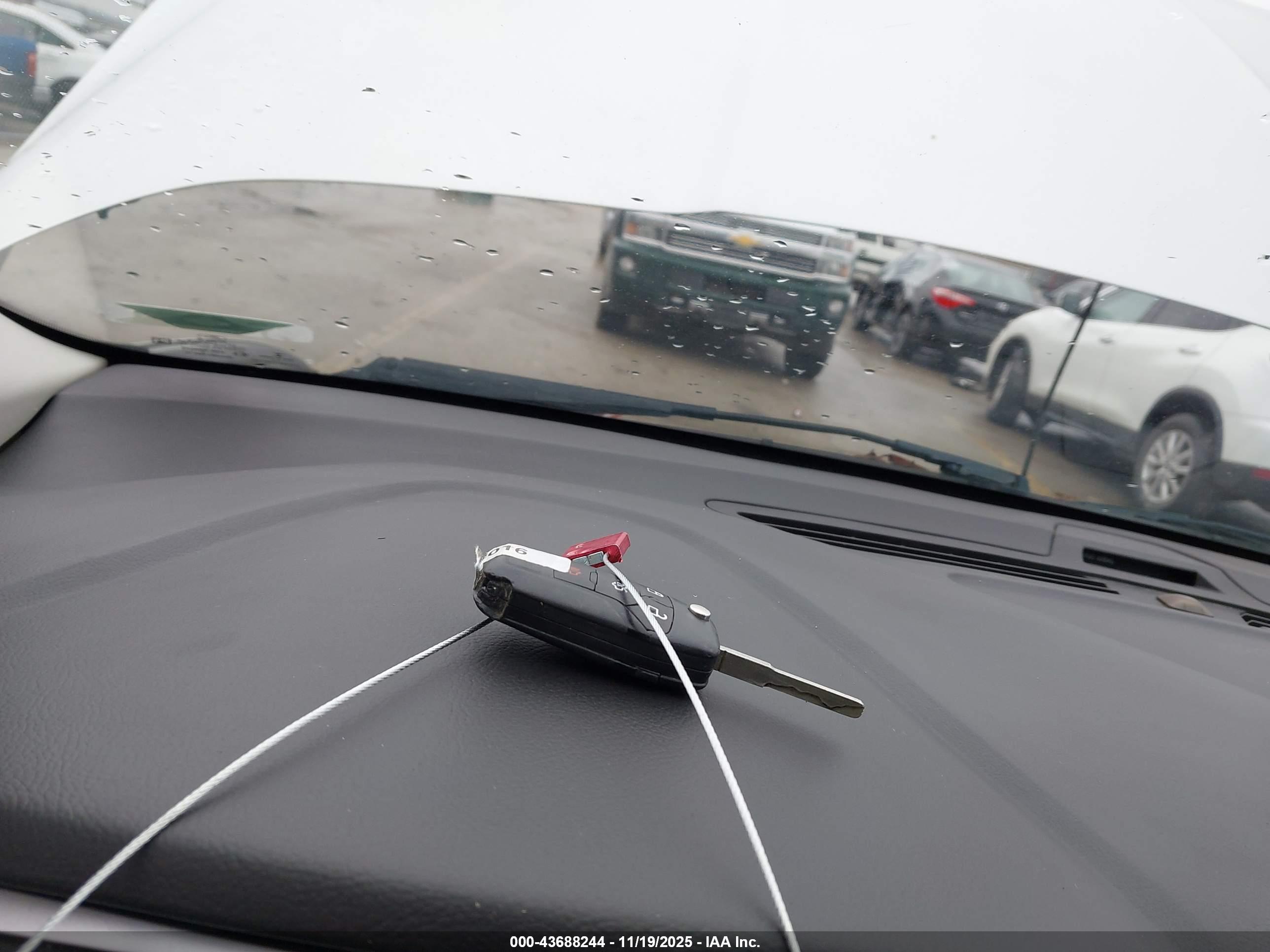 FORD FUSION image 11