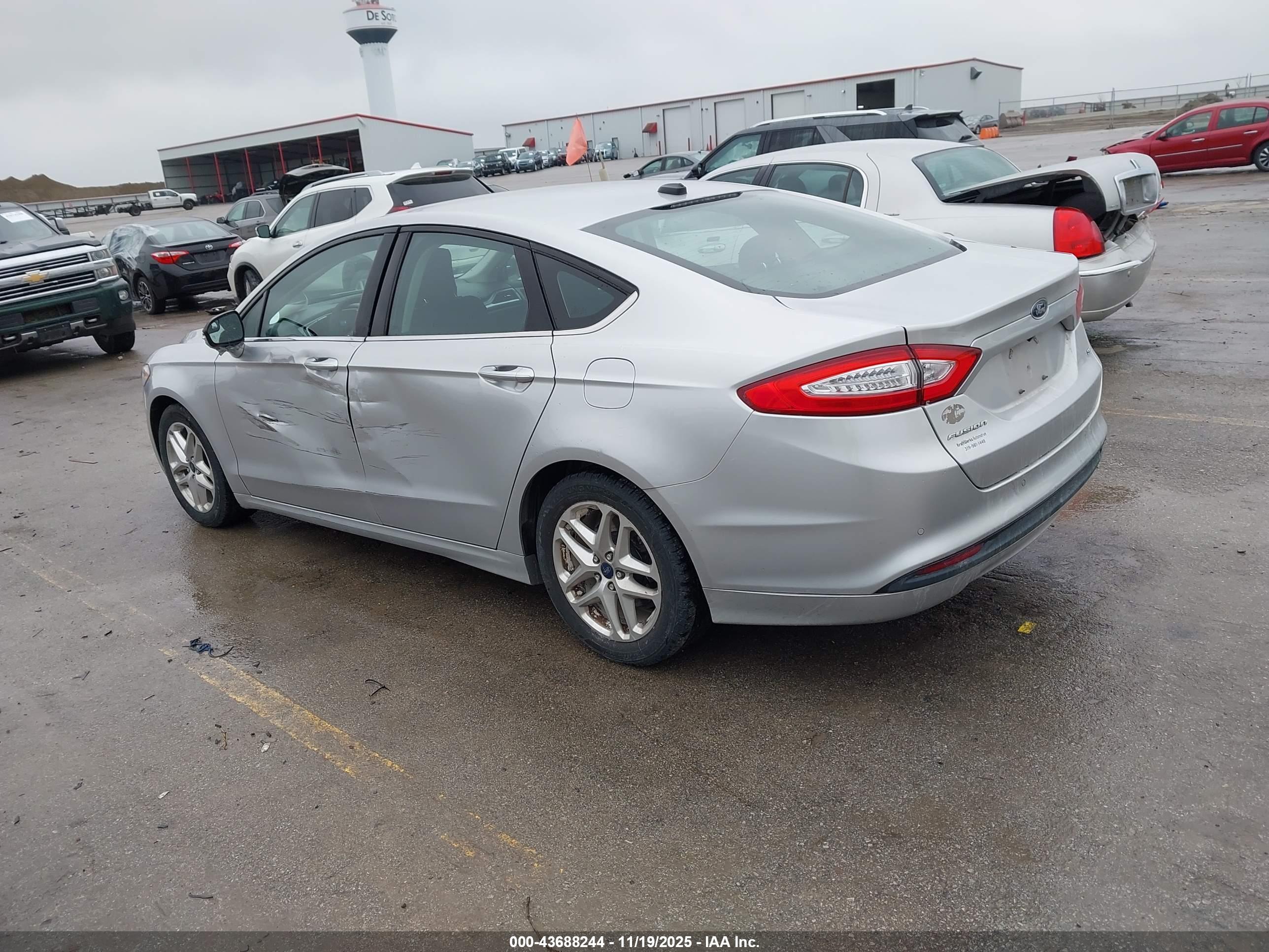 FORD FUSION image 3