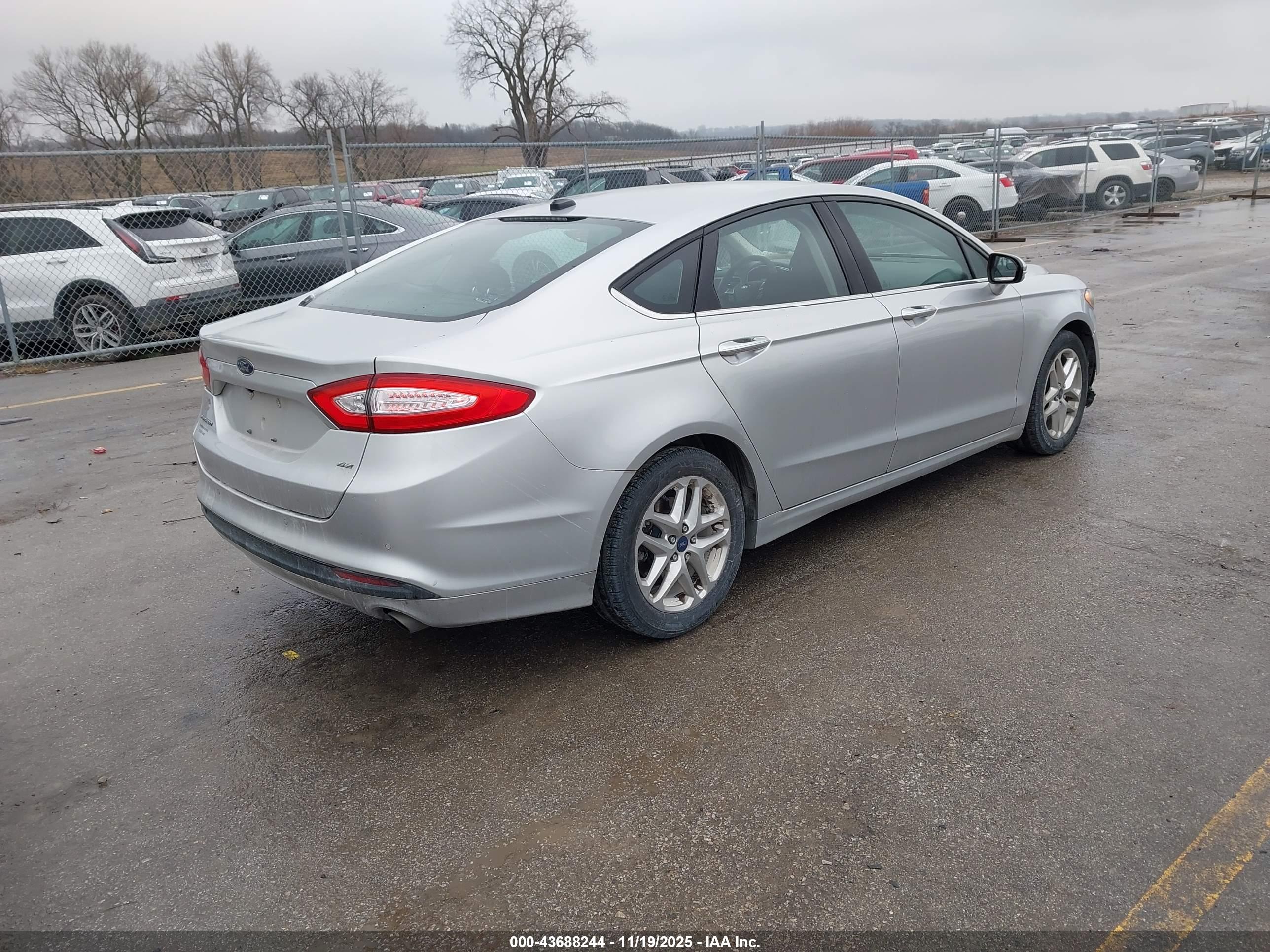 FORD FUSION image 4