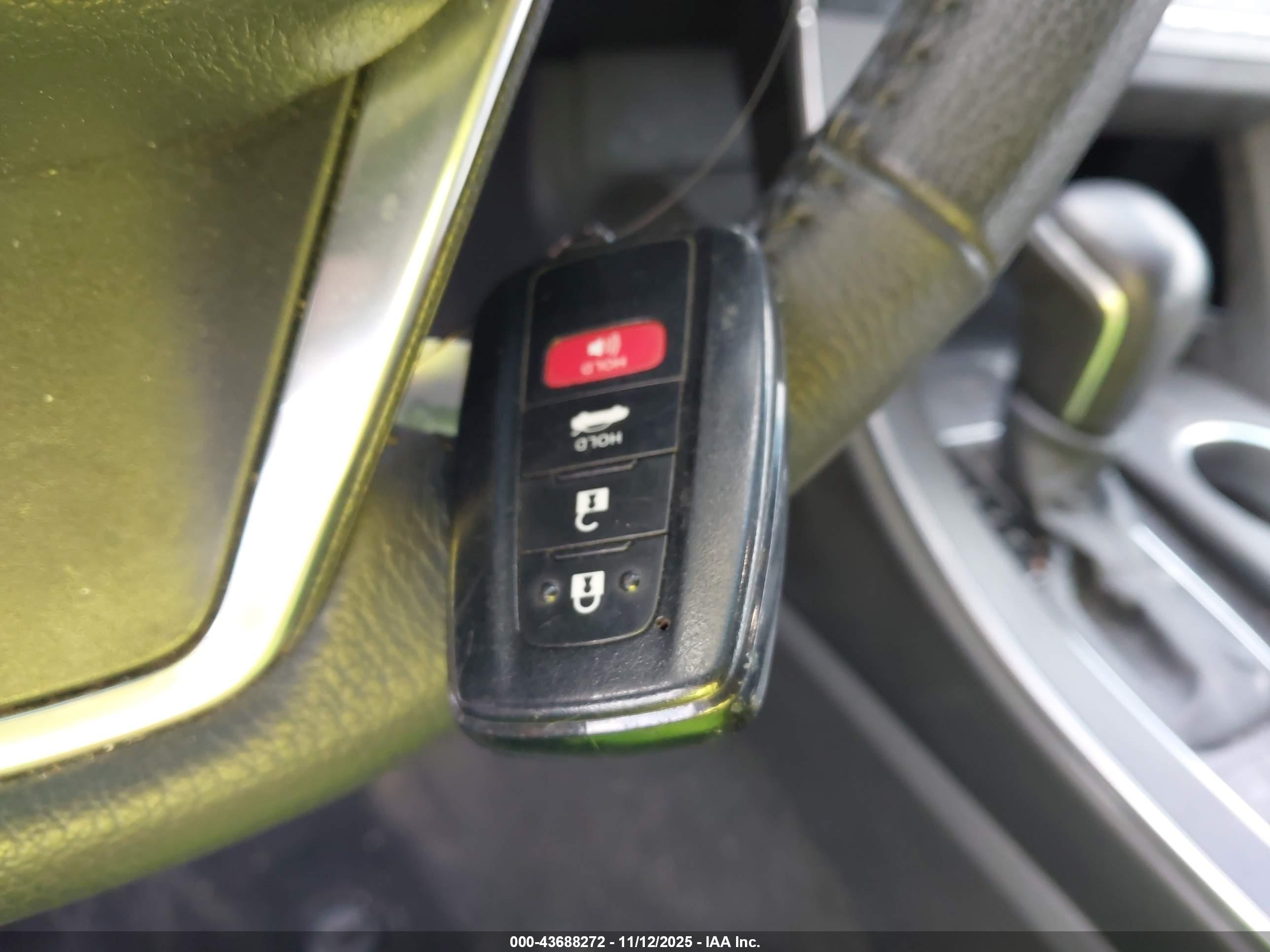 TOYOTA AVALON image 11