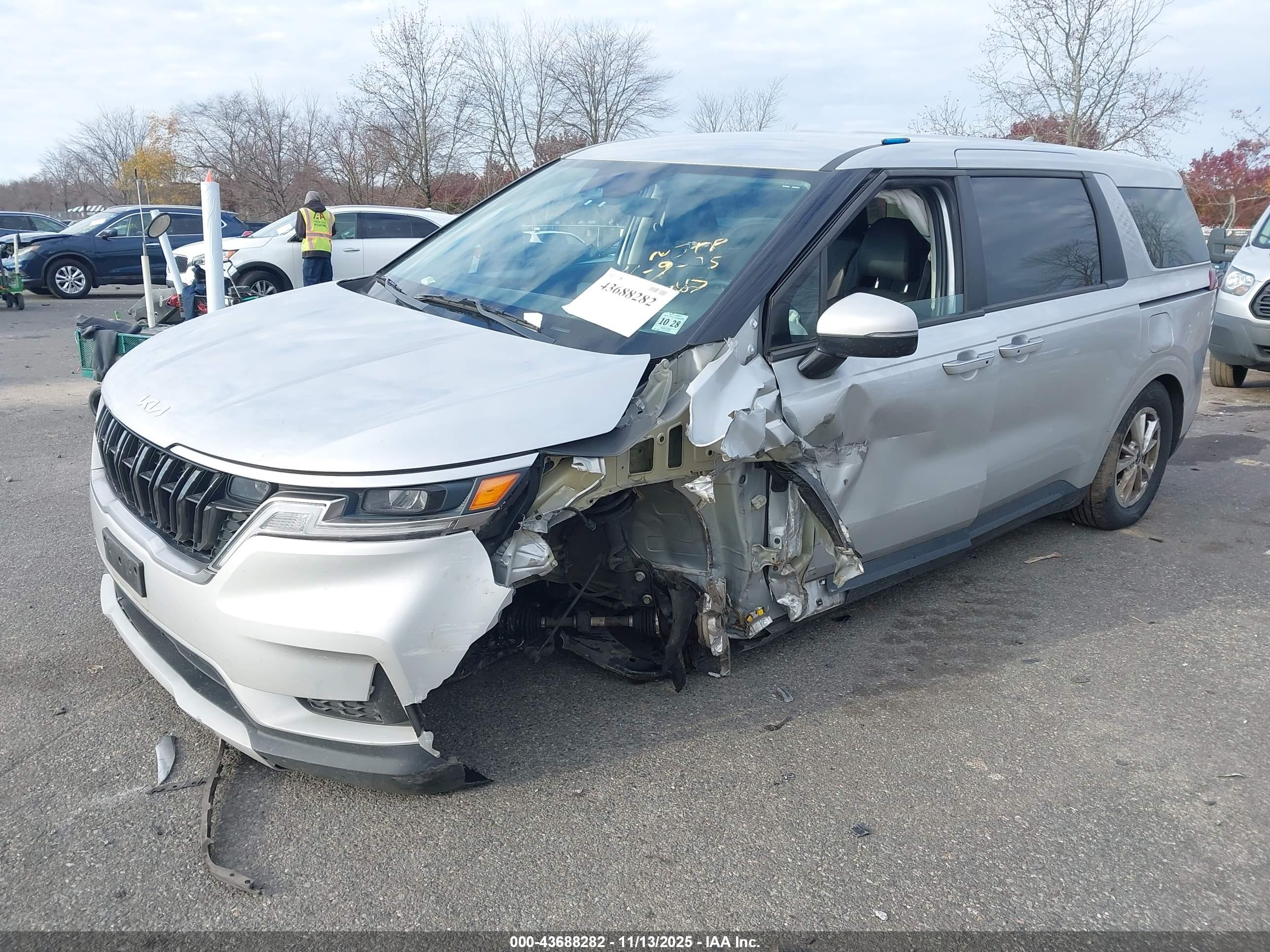 KIA CARNIVAL image 2