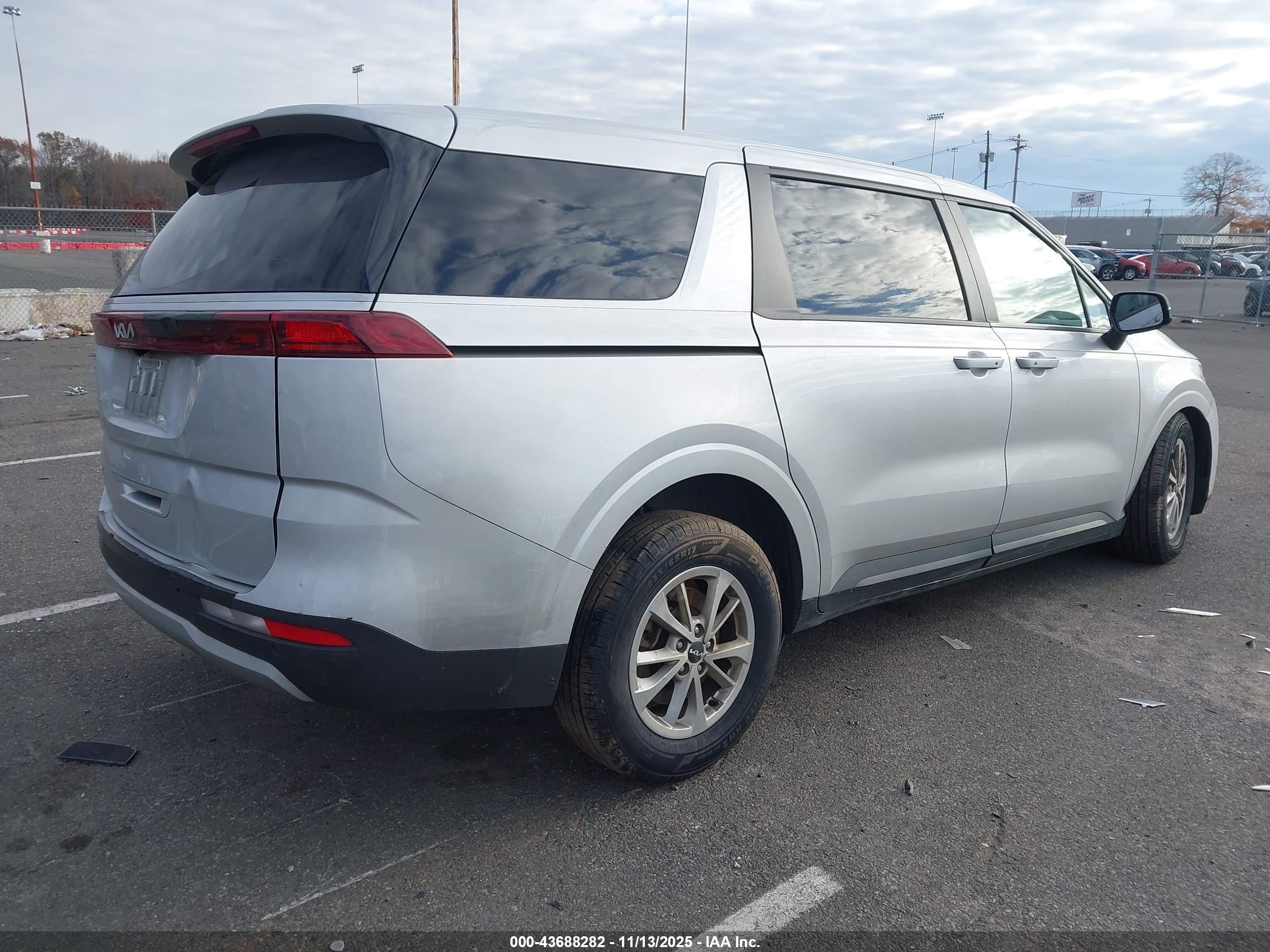 KIA CARNIVAL image 4