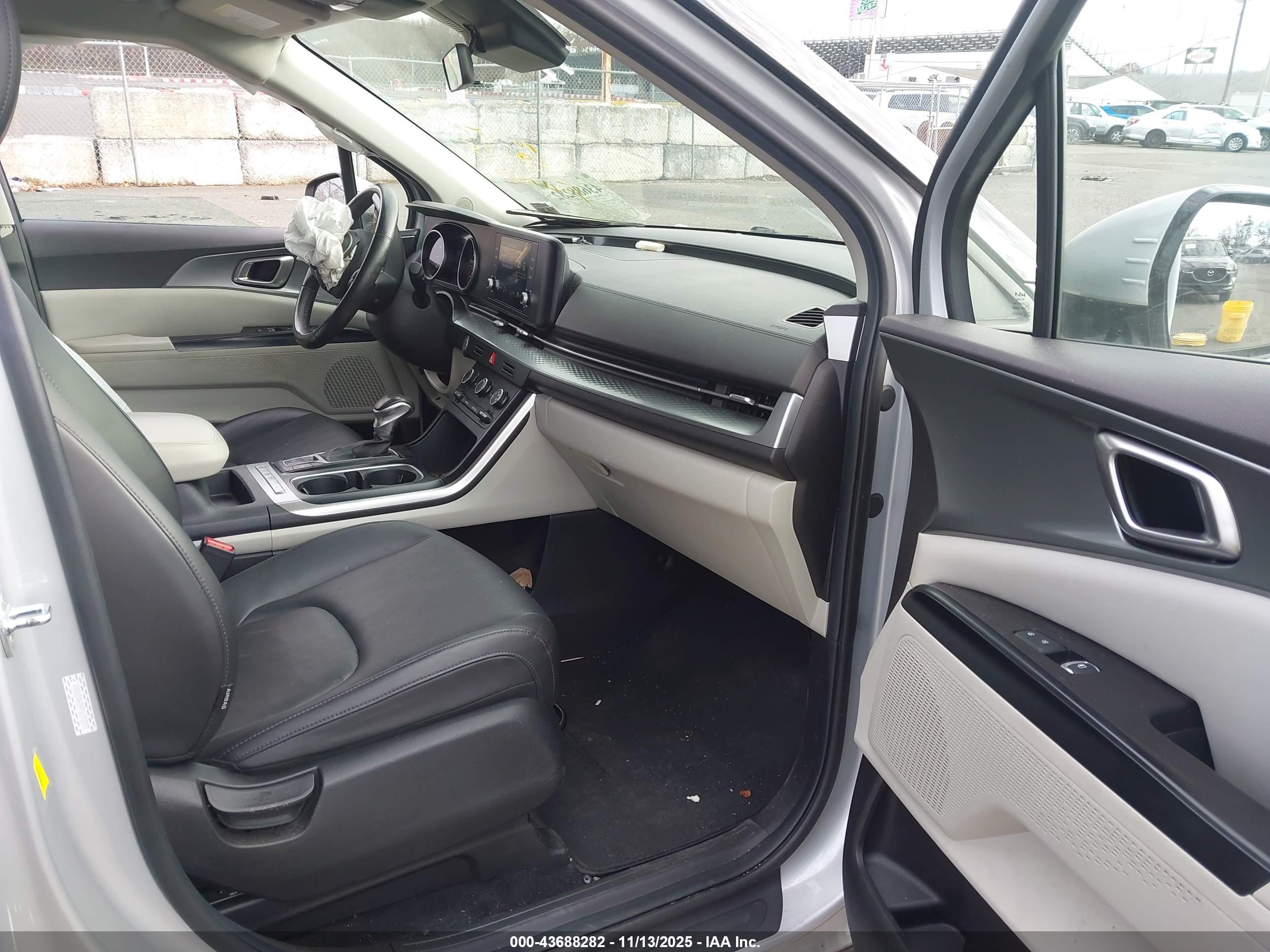 KIA CARNIVAL image 5