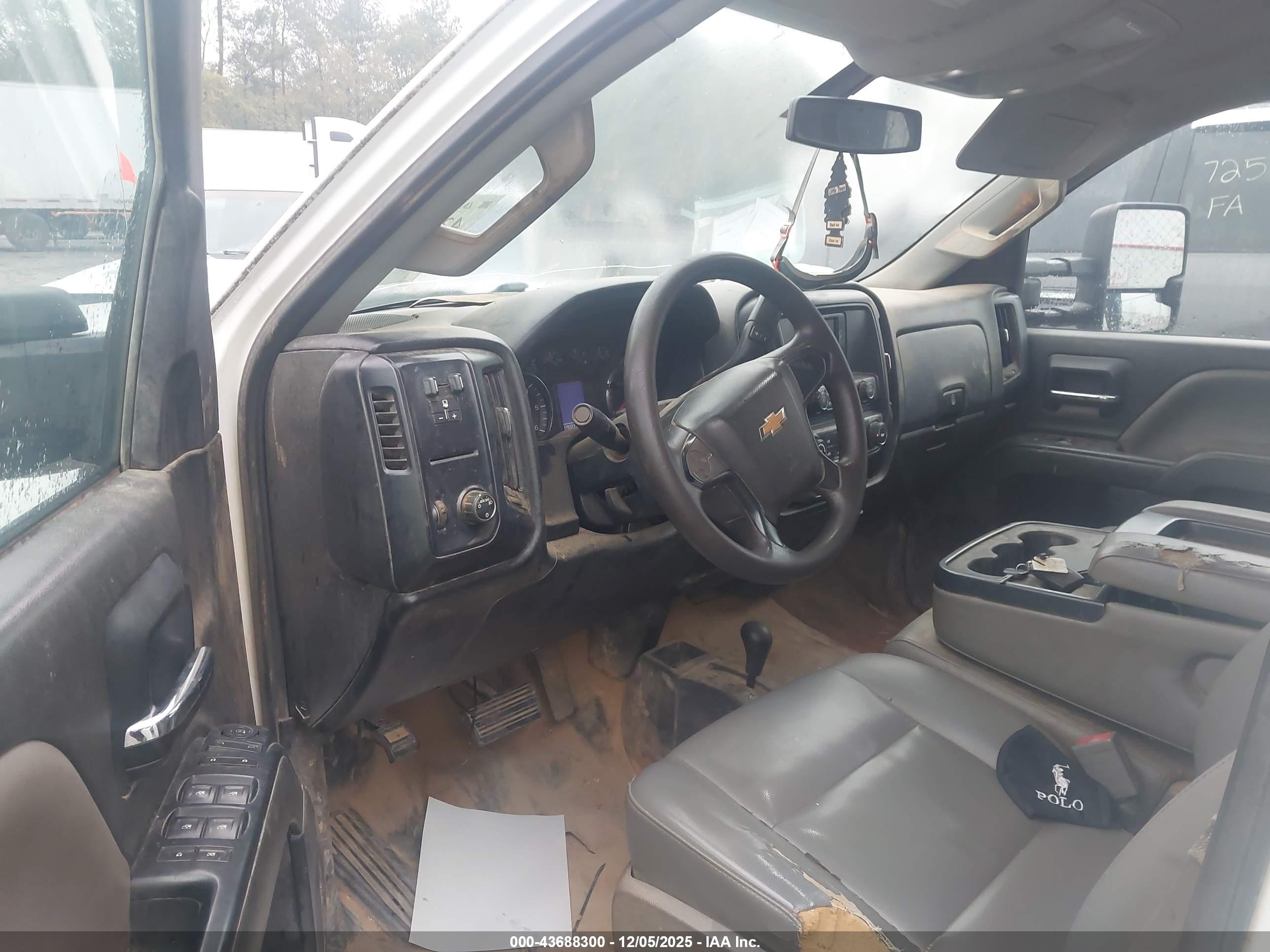 CHEVROLET SILVERADO image 8