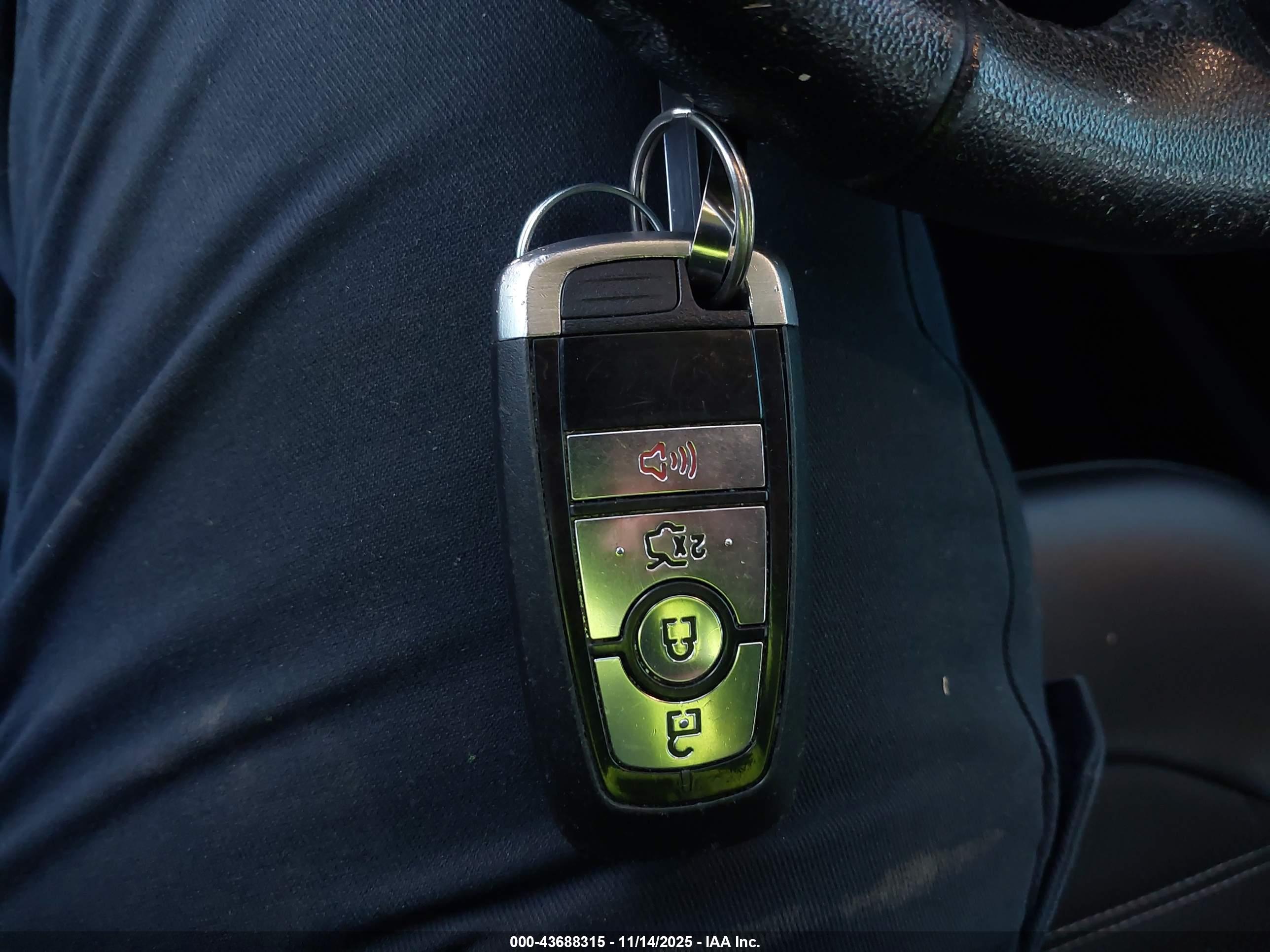 FORD FUSION image 11