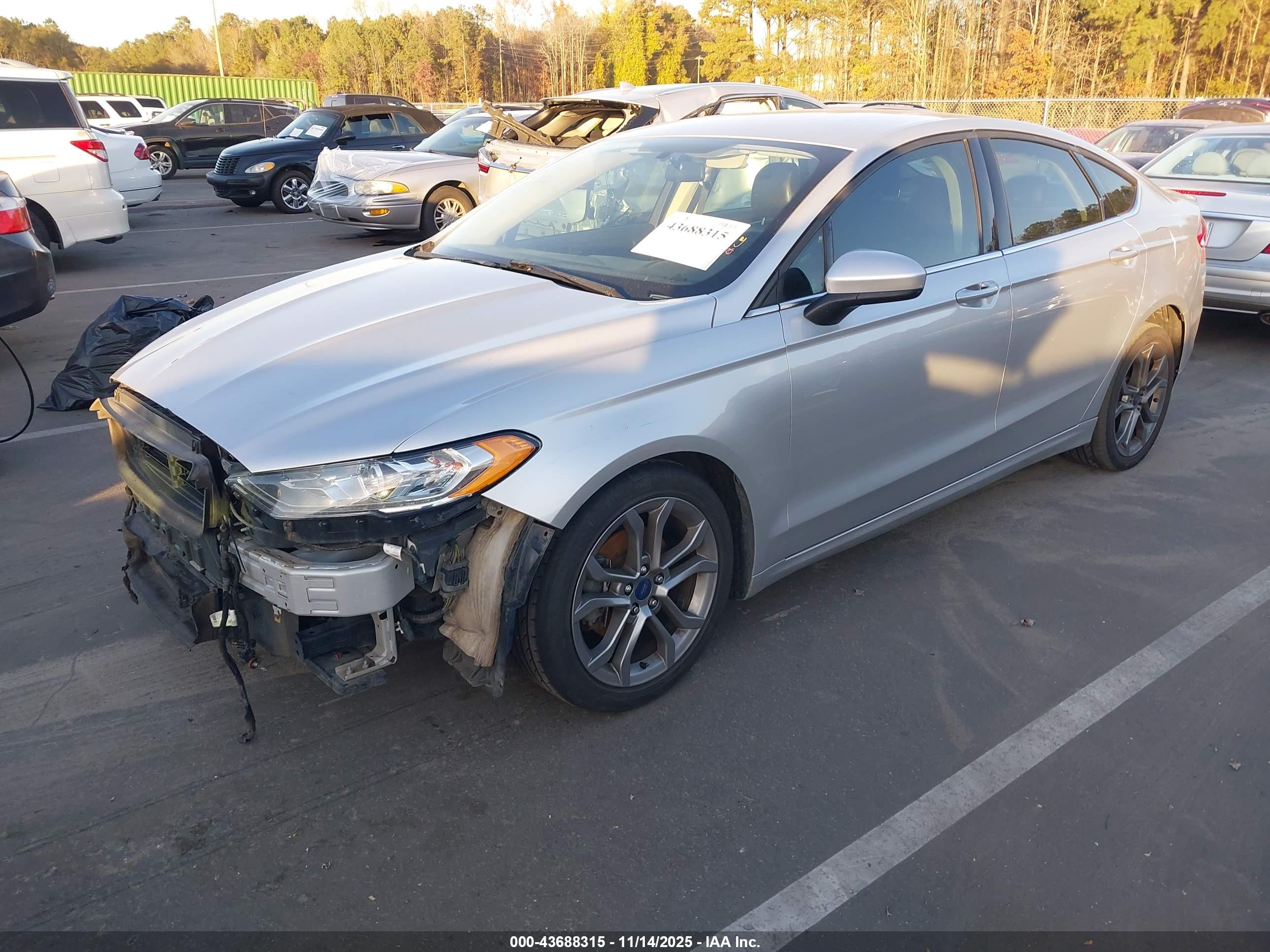 FORD FUSION image 2