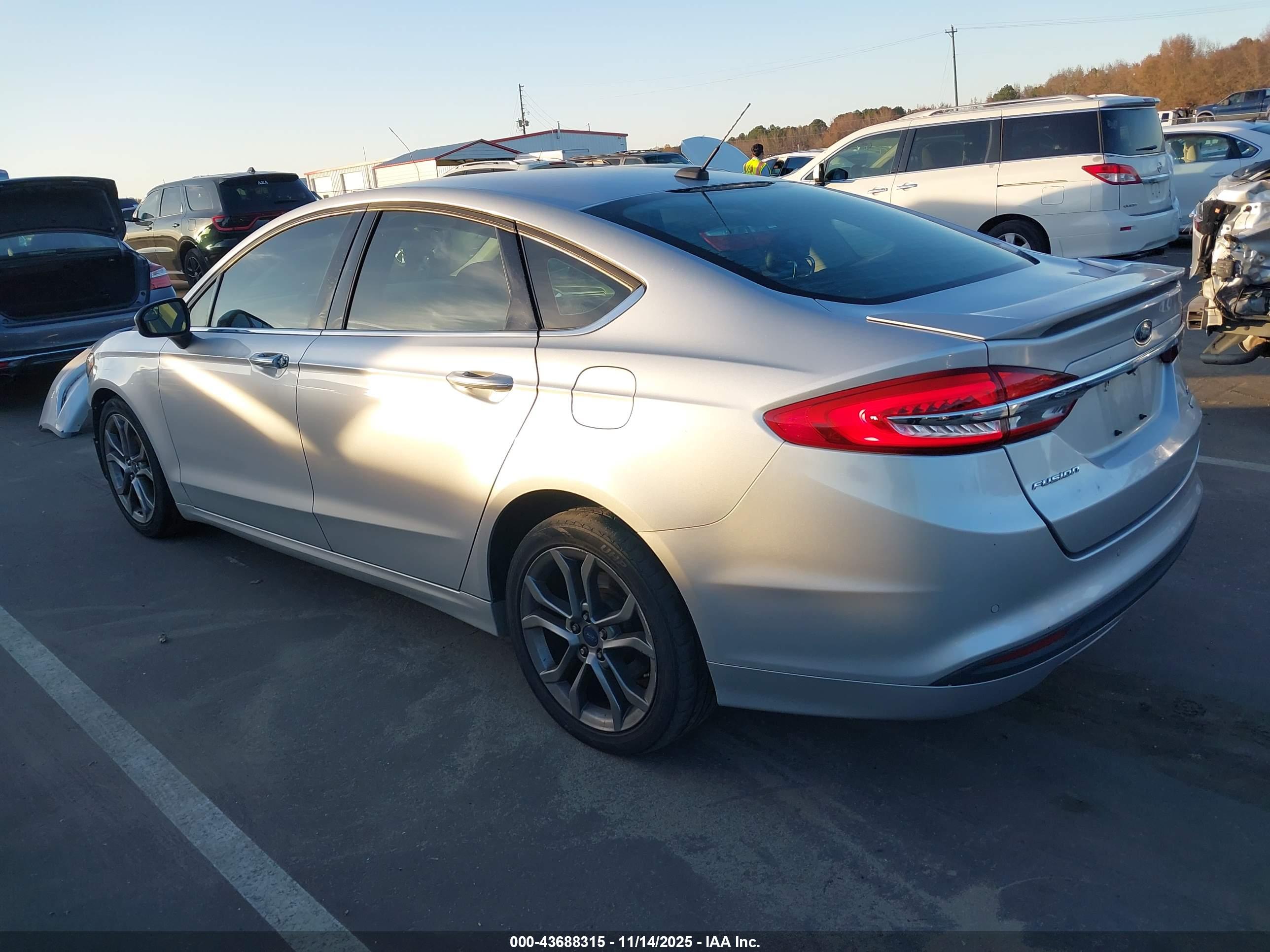 FORD FUSION image 3
