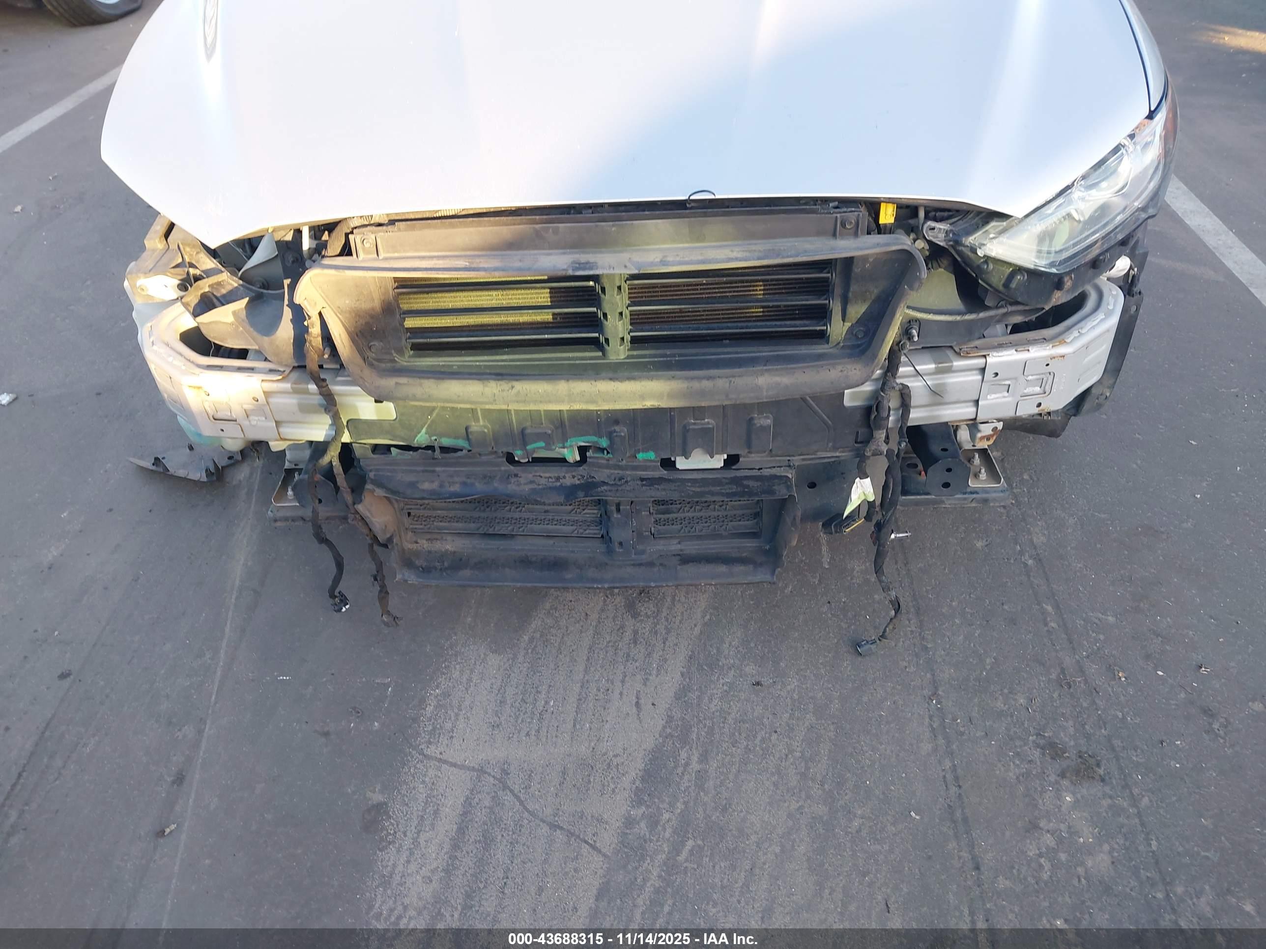FORD FUSION image 6