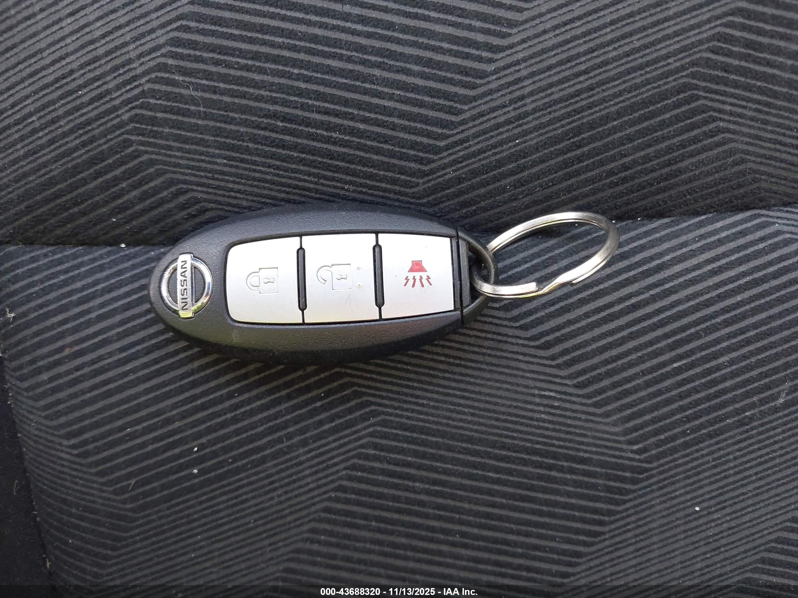 NISSAN ROGUE image 11
