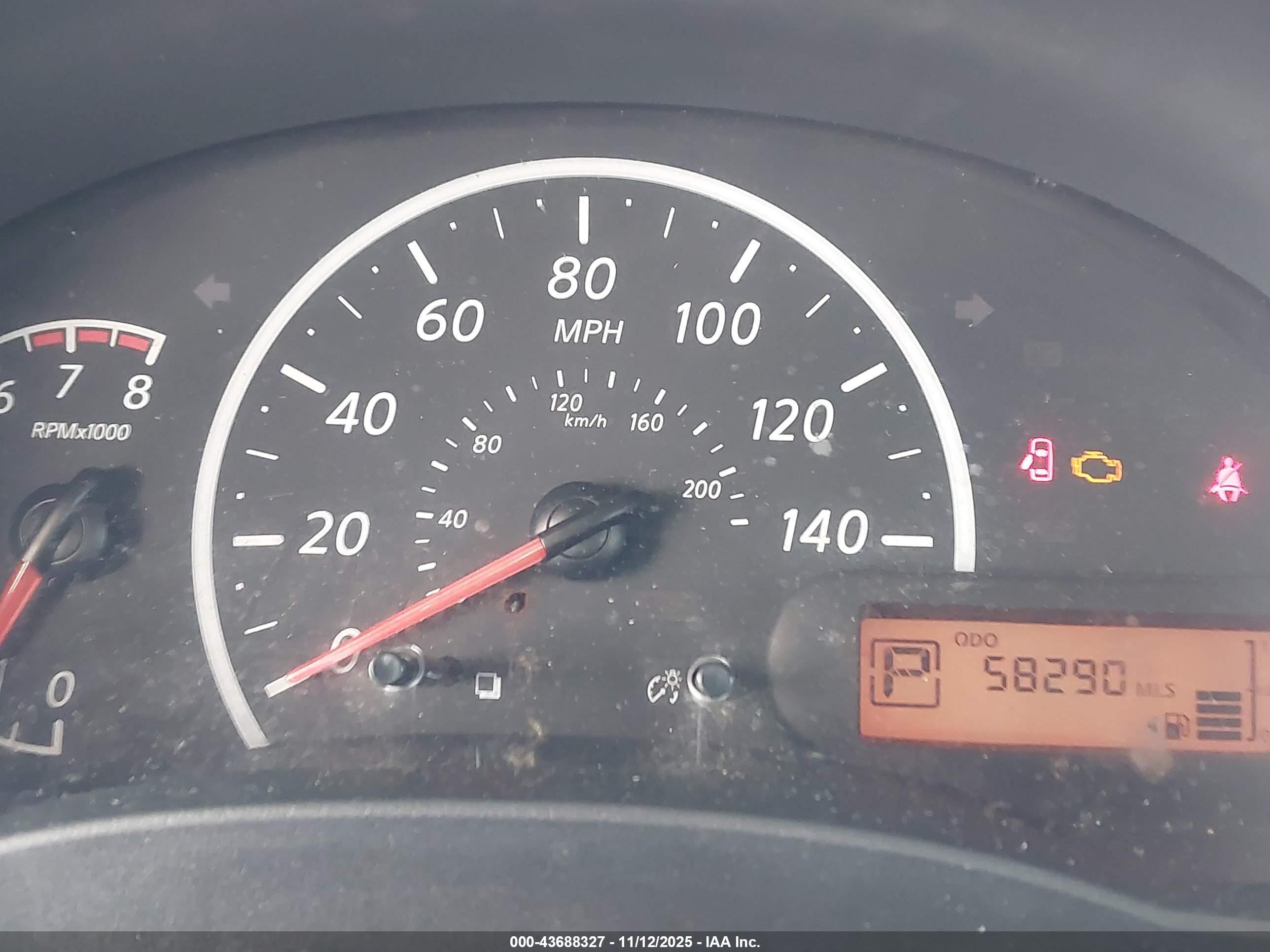 NISSAN VERSA image 7