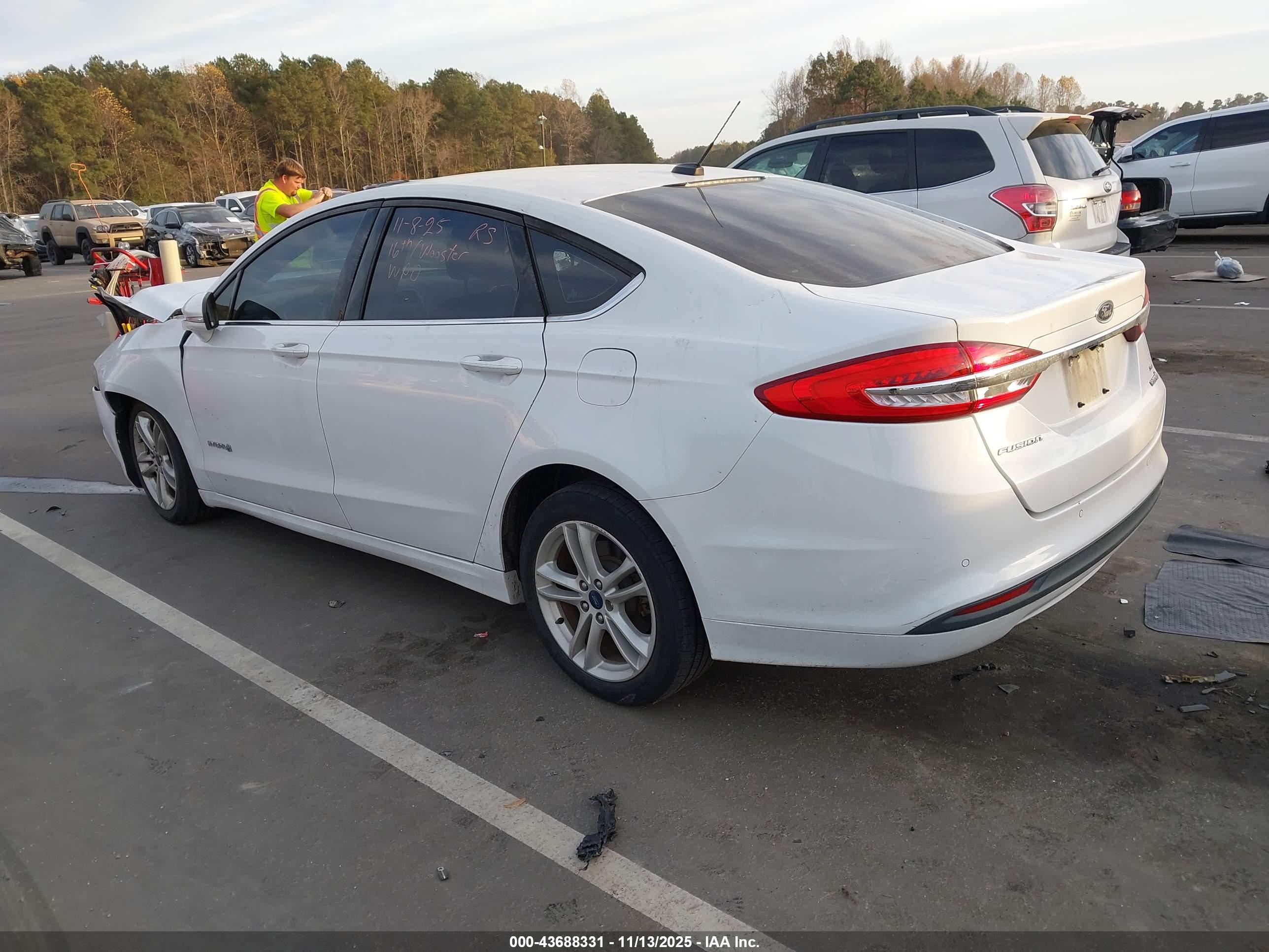 FORD FUSION image 3