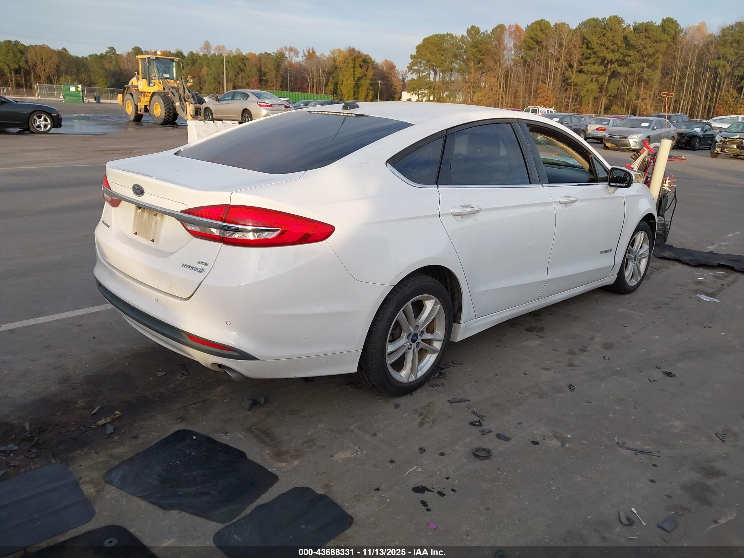 FORD FUSION image 4