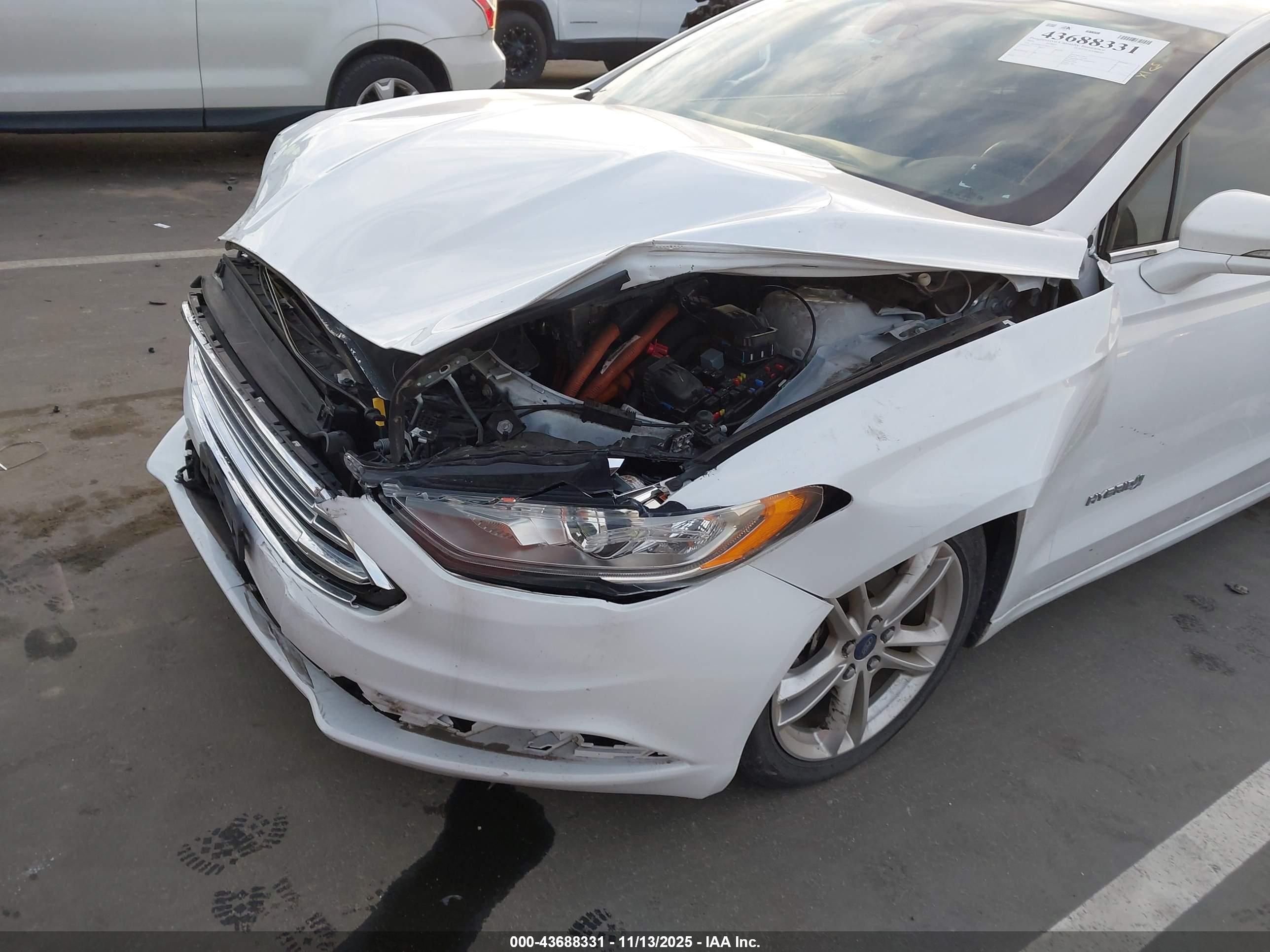 FORD FUSION image 6