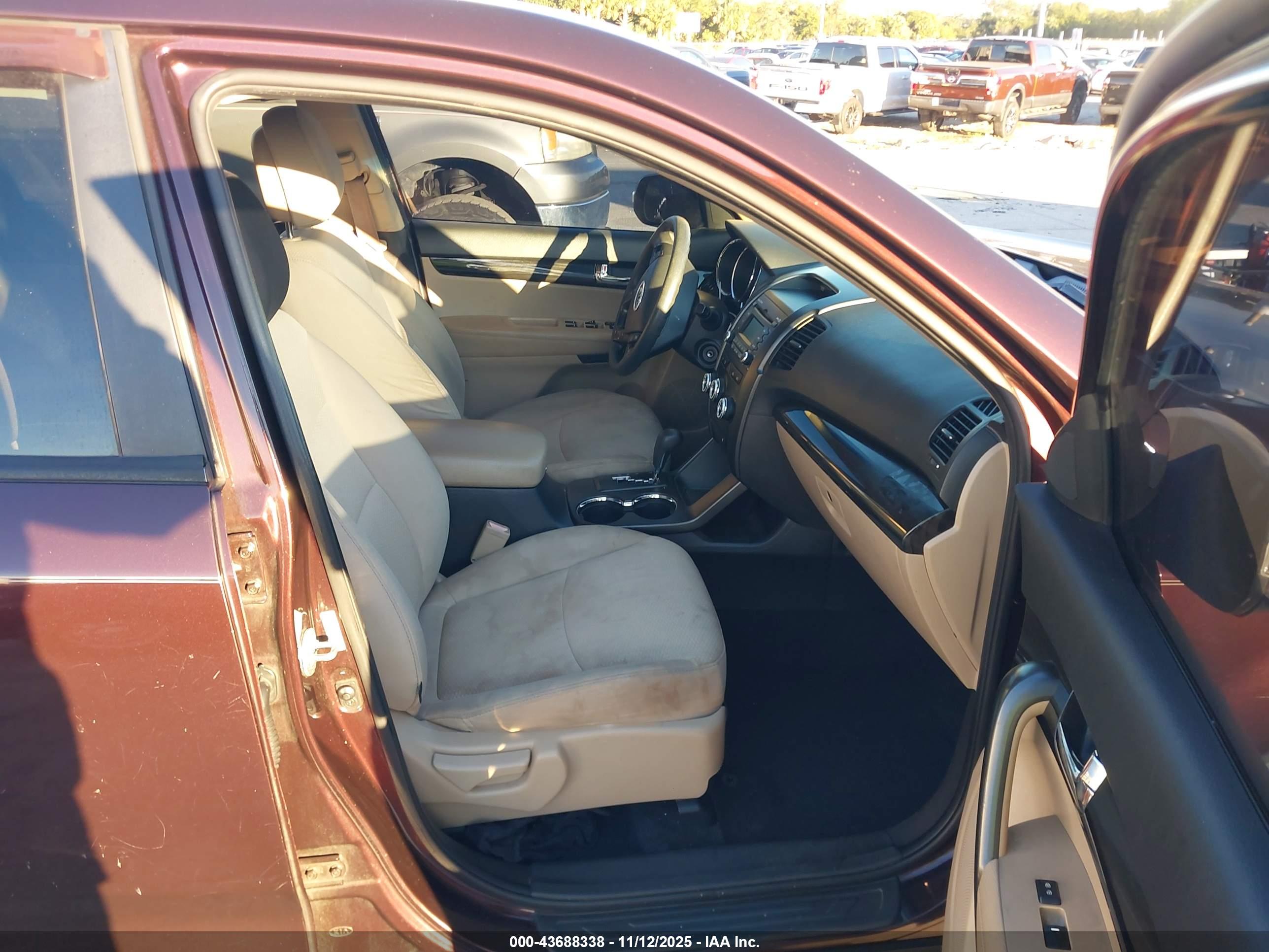 KIA SORENTO image 5