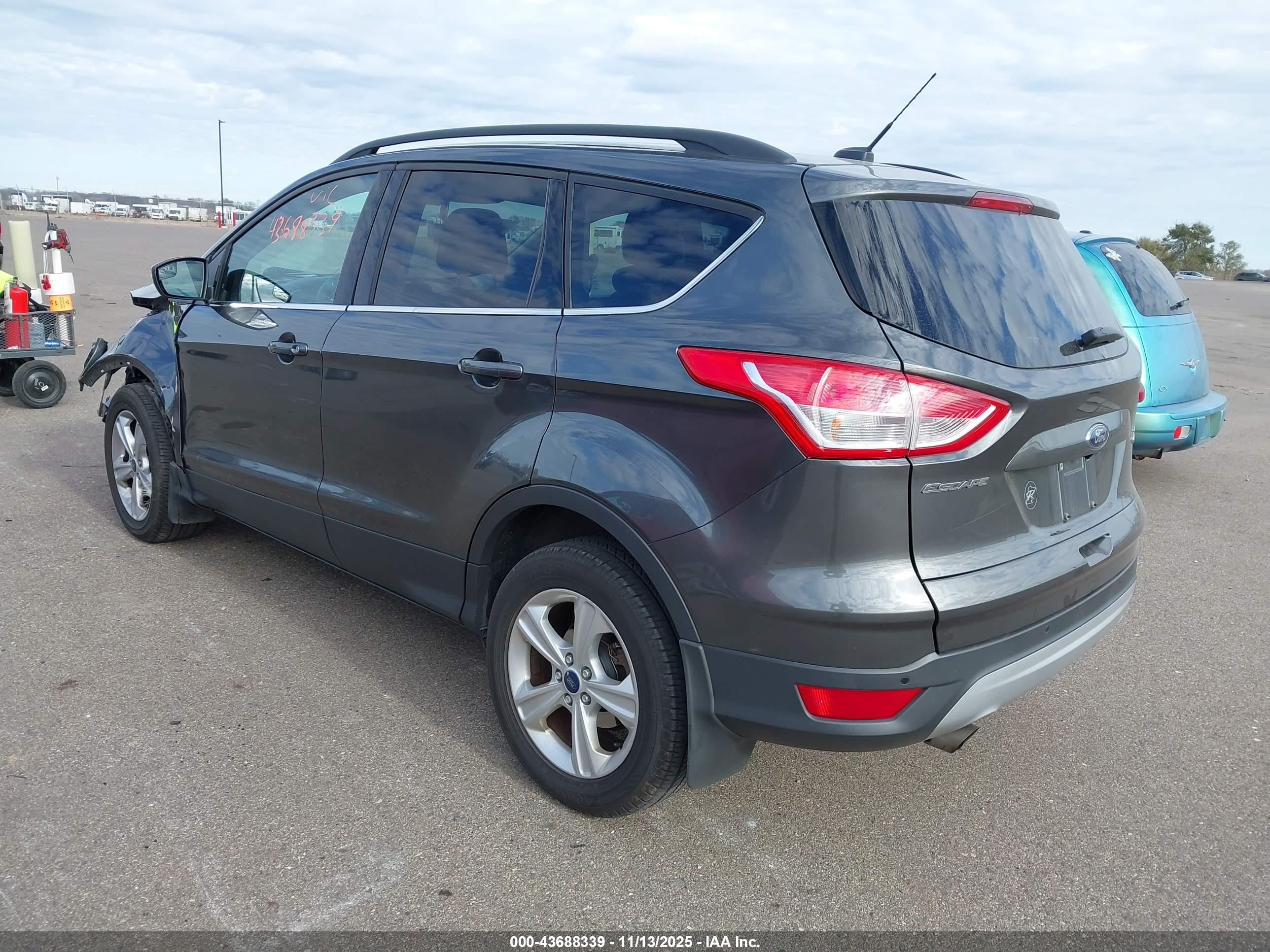 FORD ESCAPE image 3