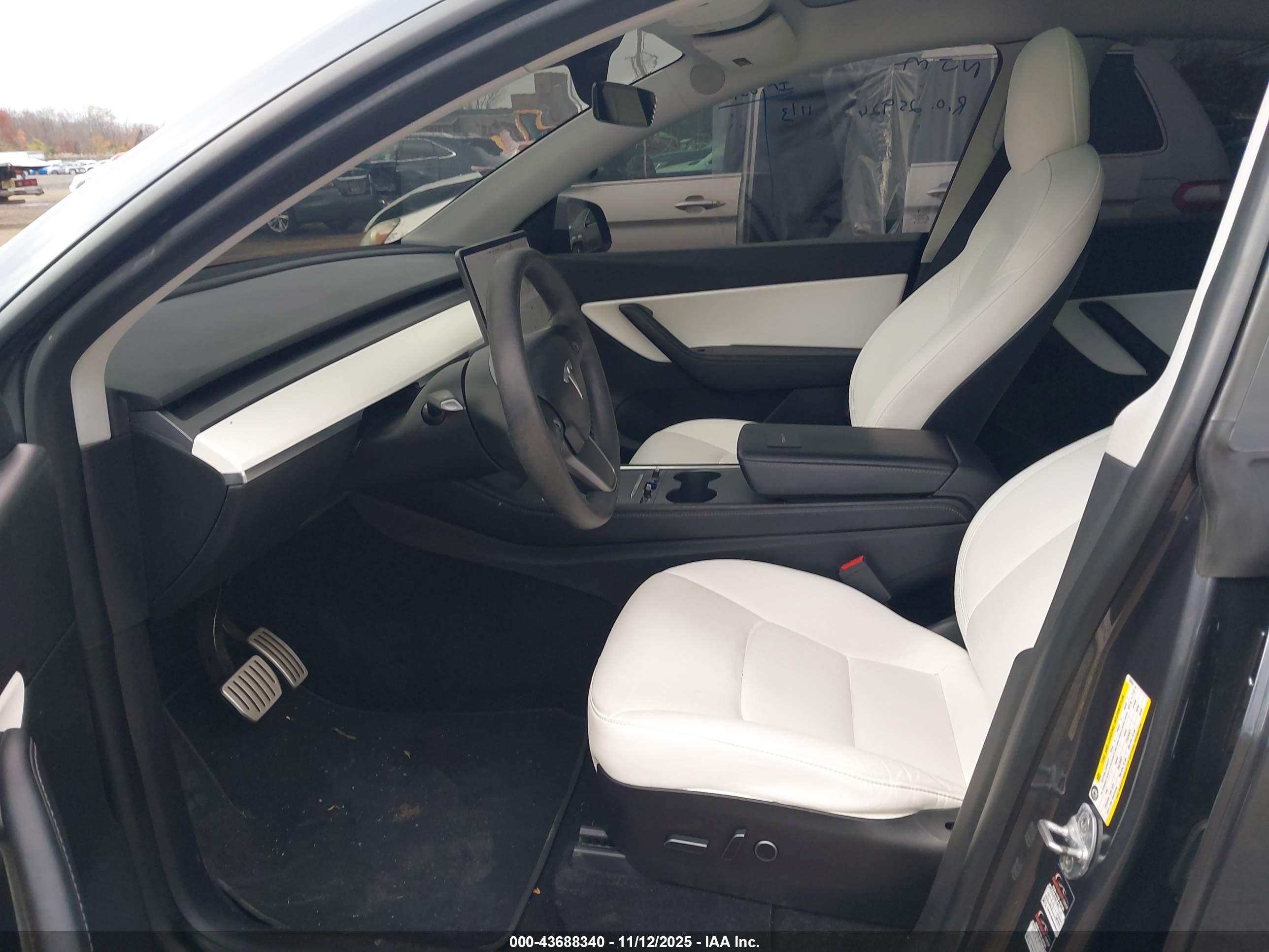 TESLA MODEL image 5