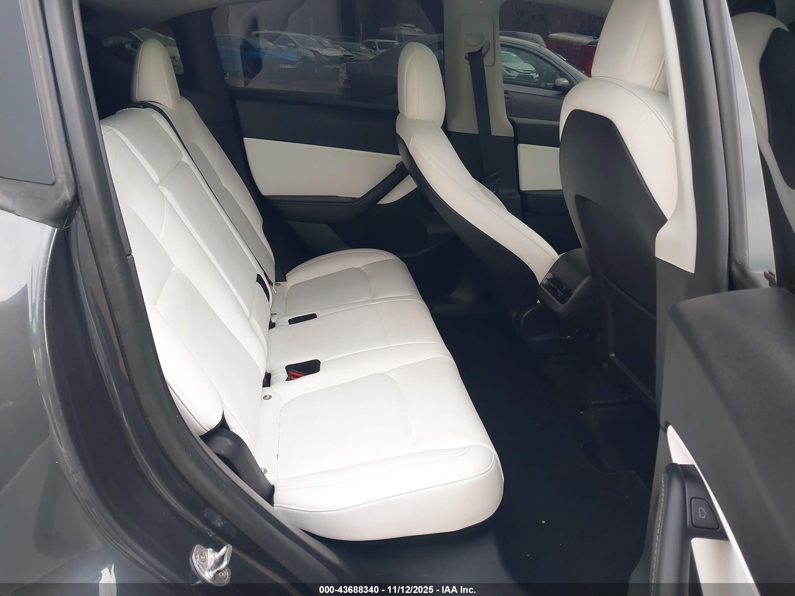 TESLA MODEL image 8