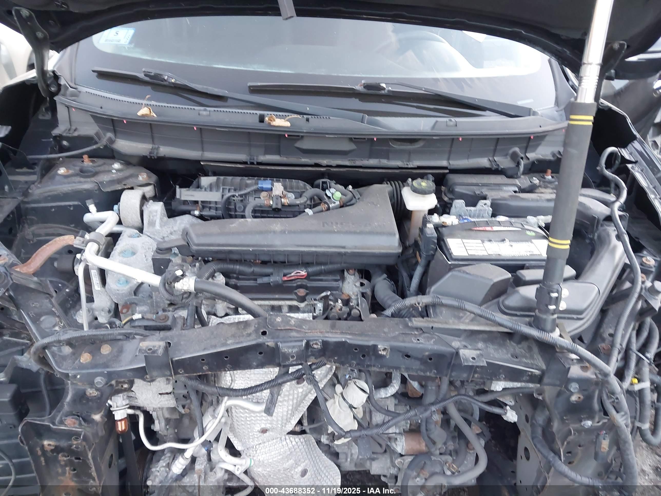 NISSAN ROGUE image 10