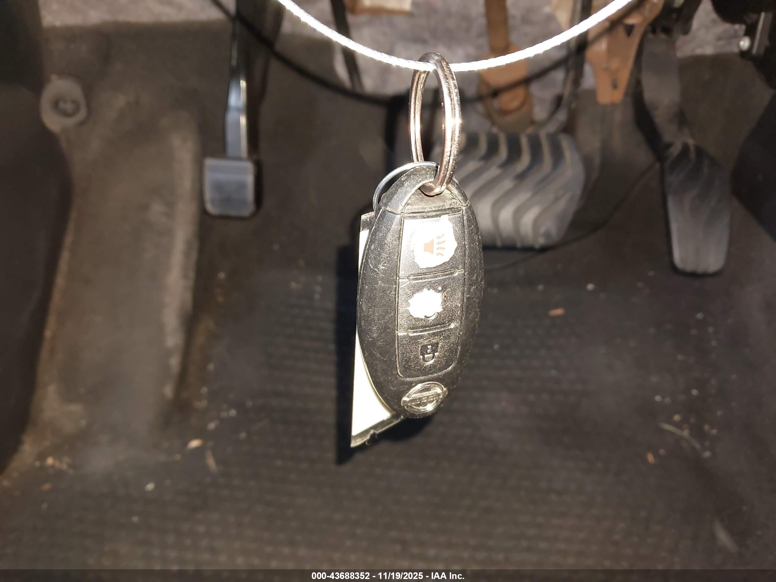 NISSAN ROGUE image 11