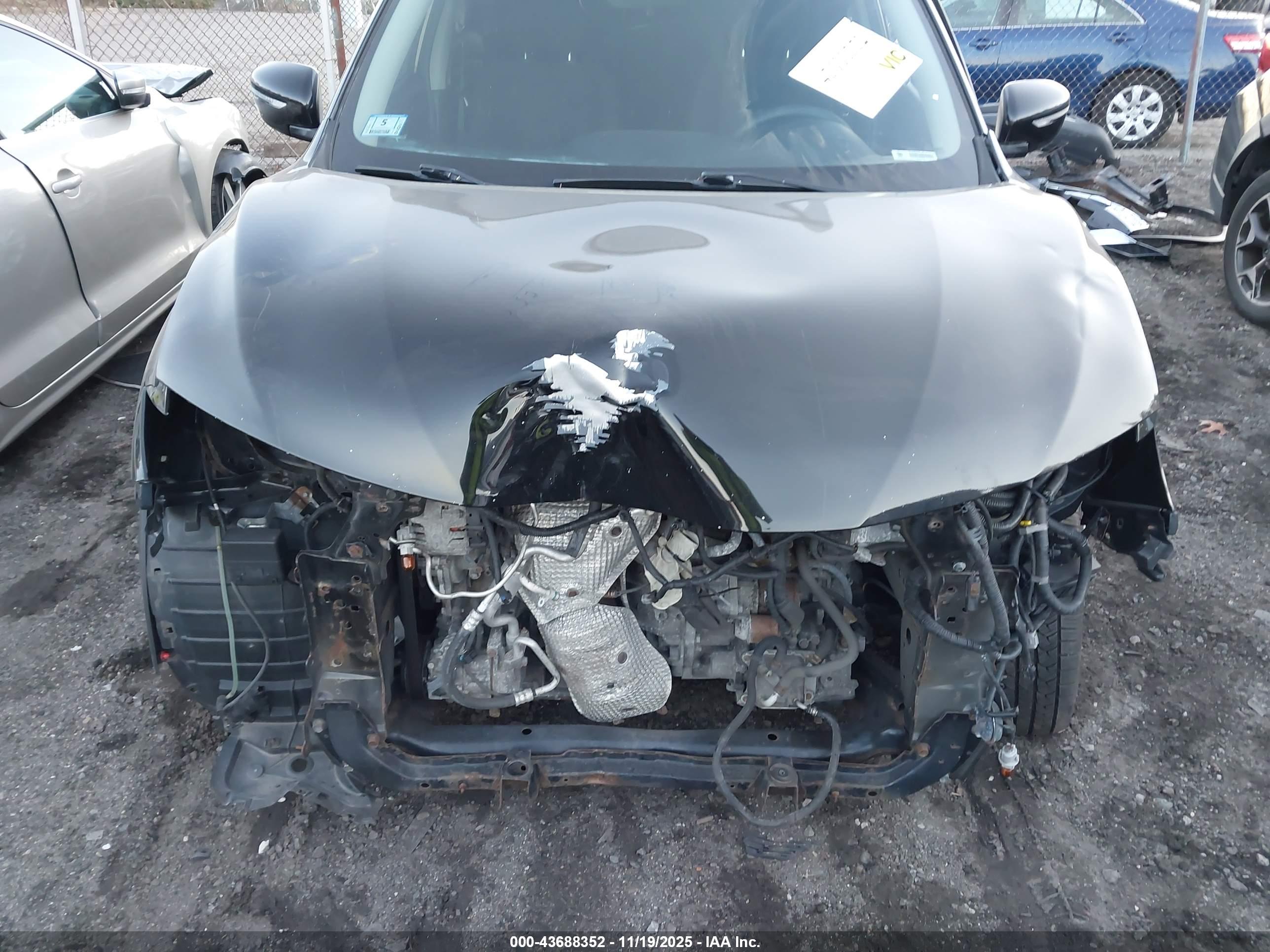 NISSAN ROGUE image 6