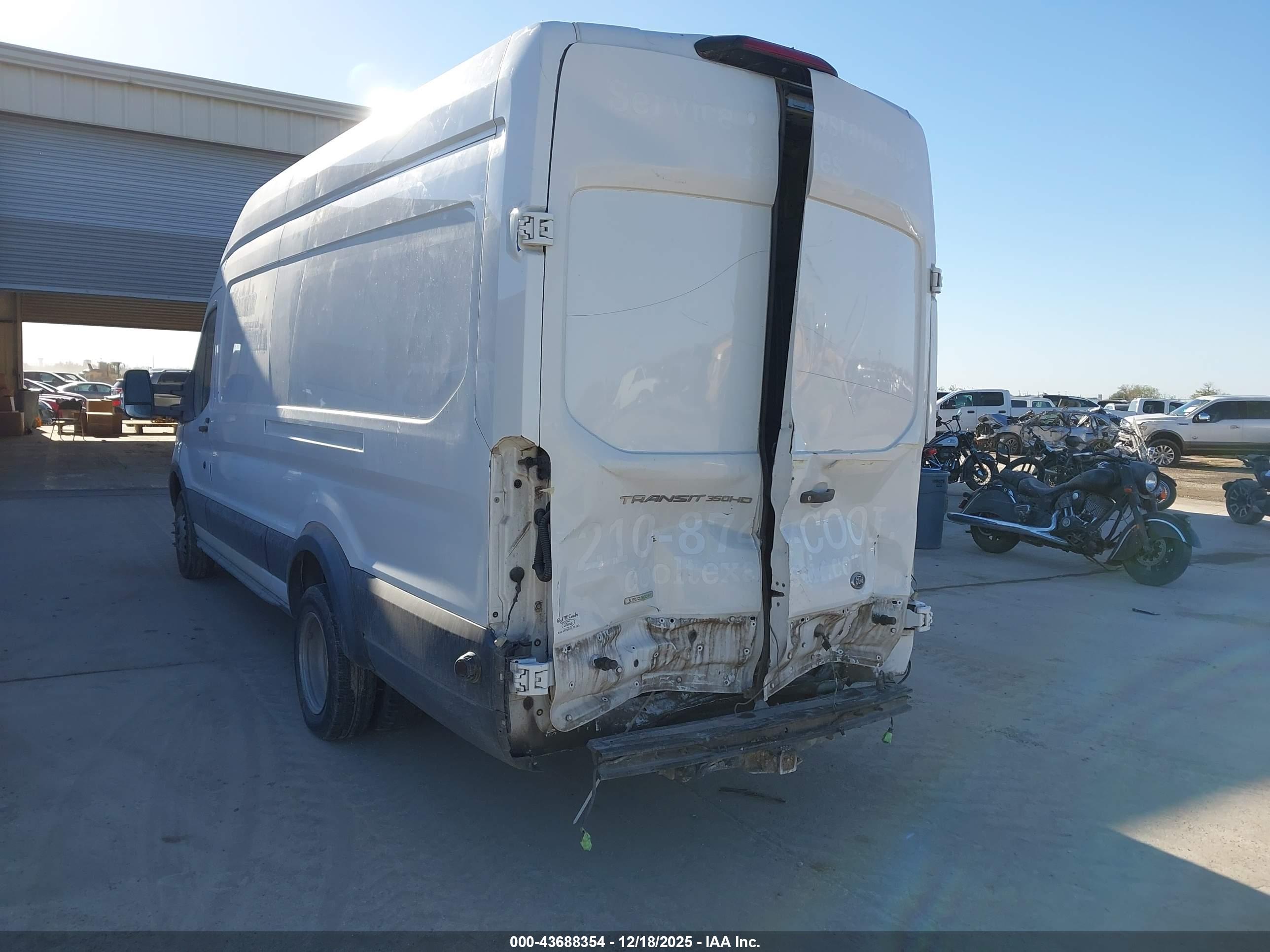 FORD TRANSIT-350 image 3