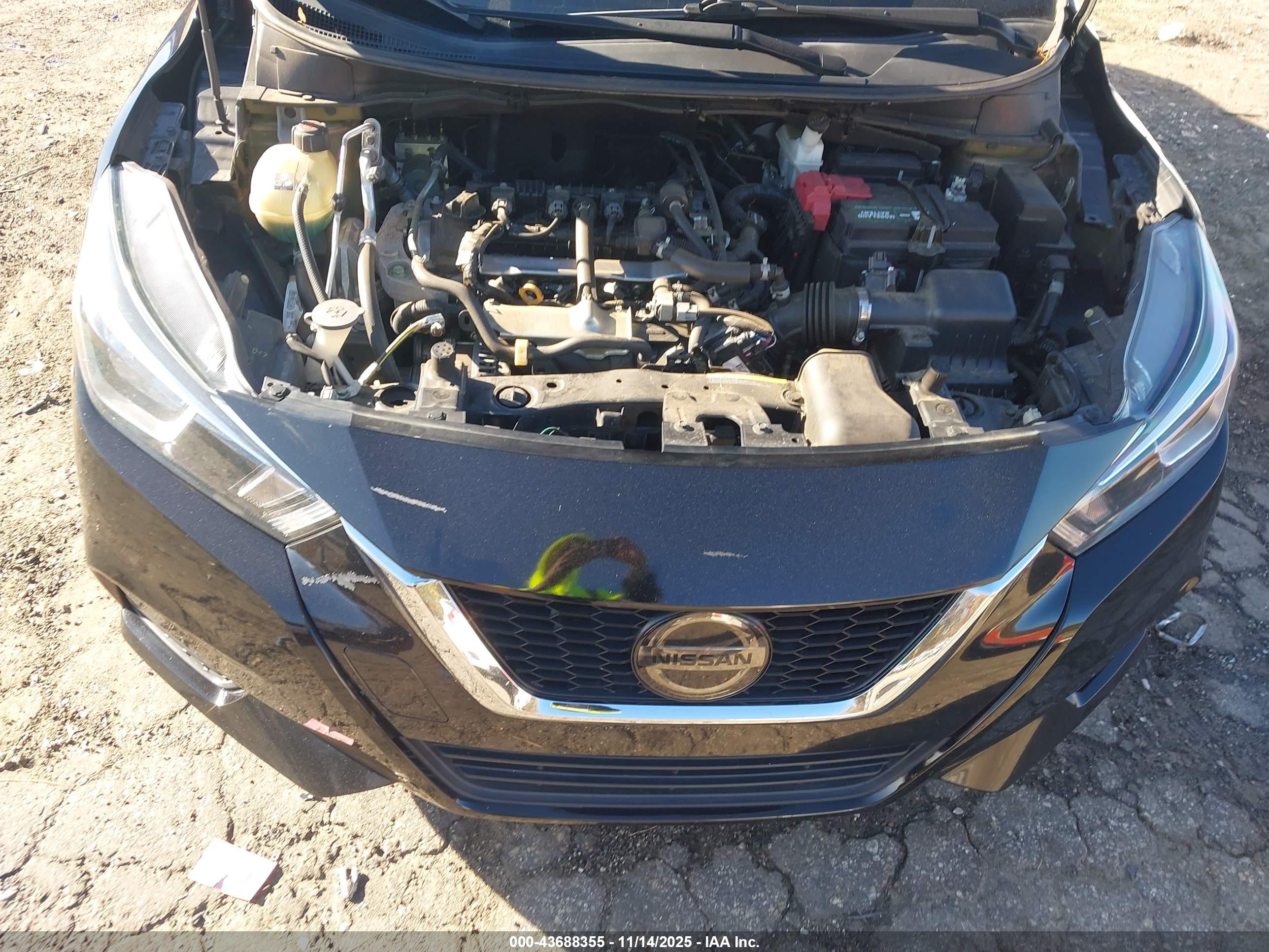 NISSAN VERSA image 10