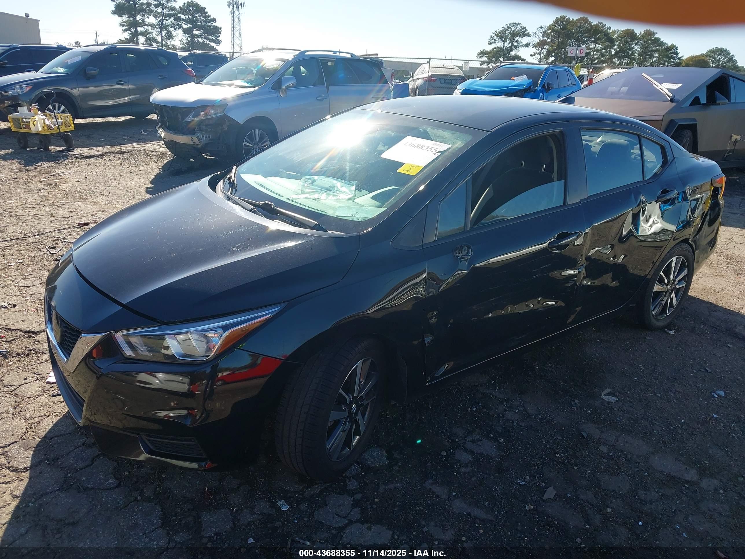 NISSAN VERSA image 2