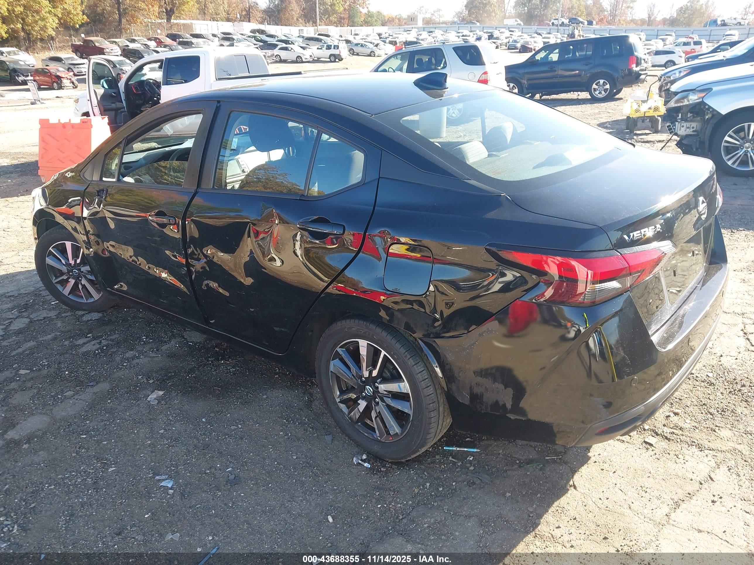 NISSAN VERSA image 3