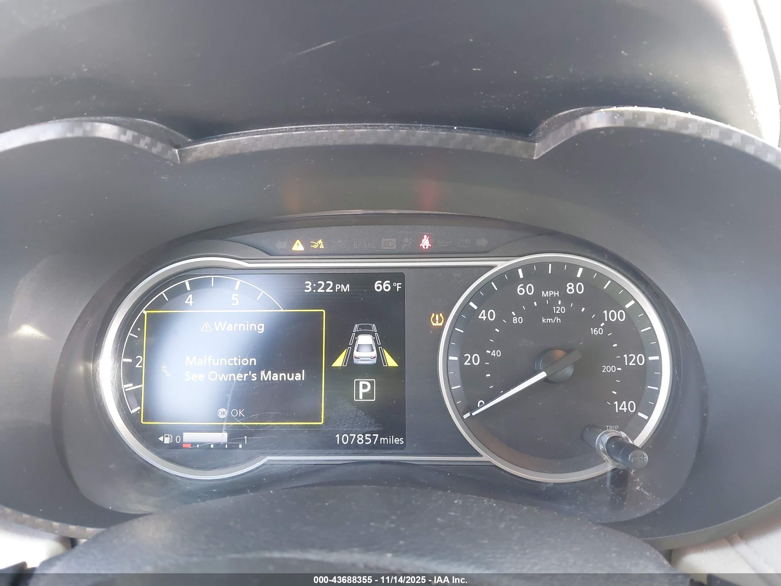 NISSAN VERSA image 7