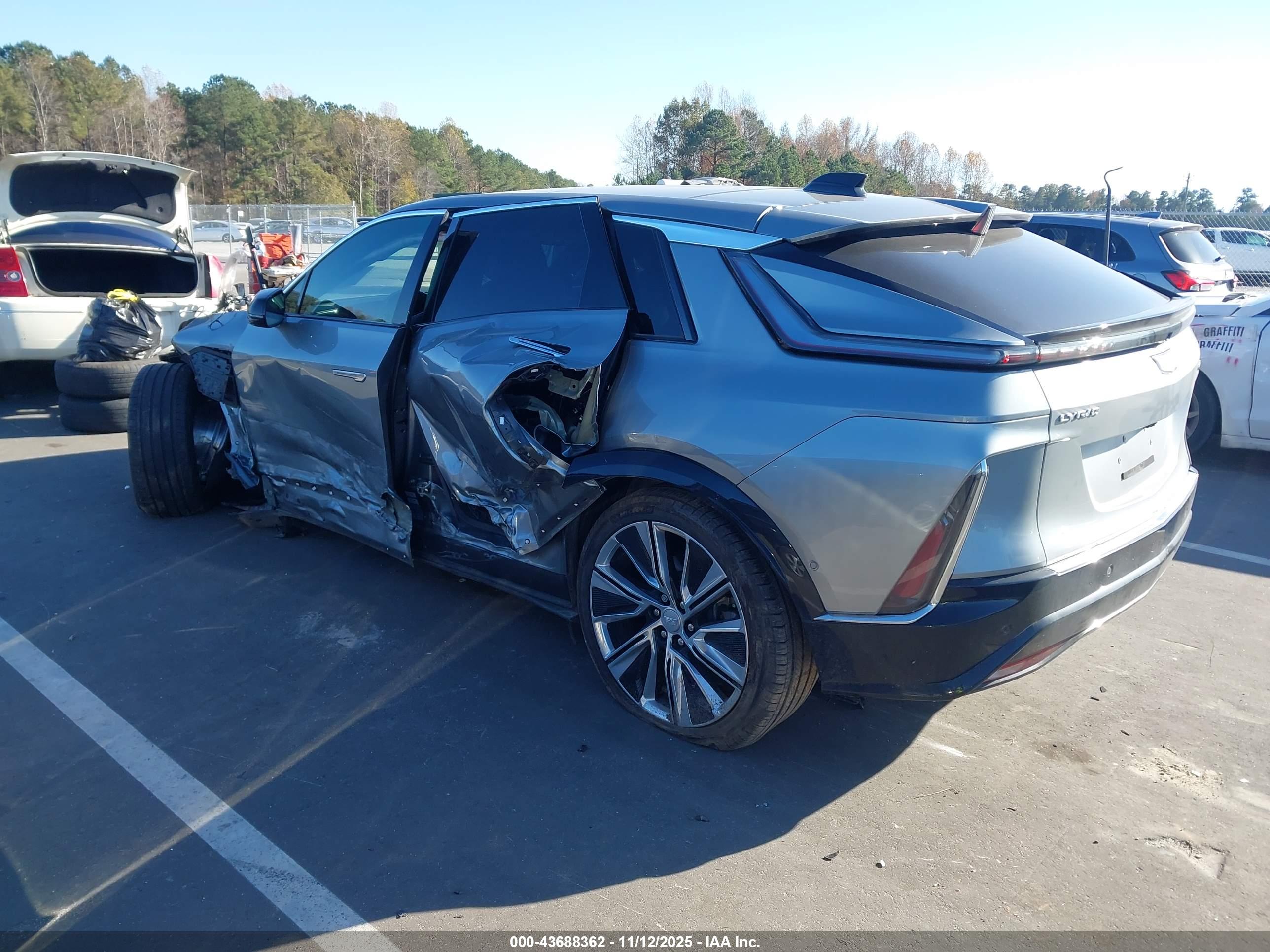 CADILLAC LYRIQ image 3