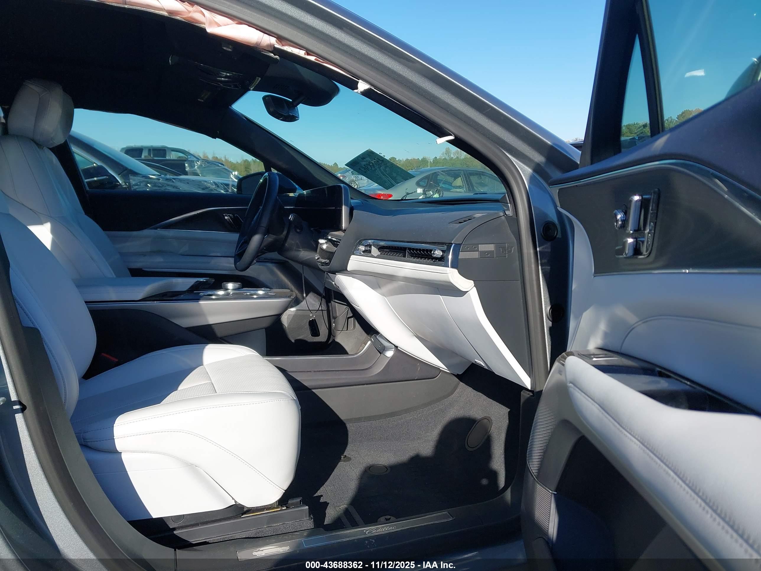 CADILLAC LYRIQ image 5