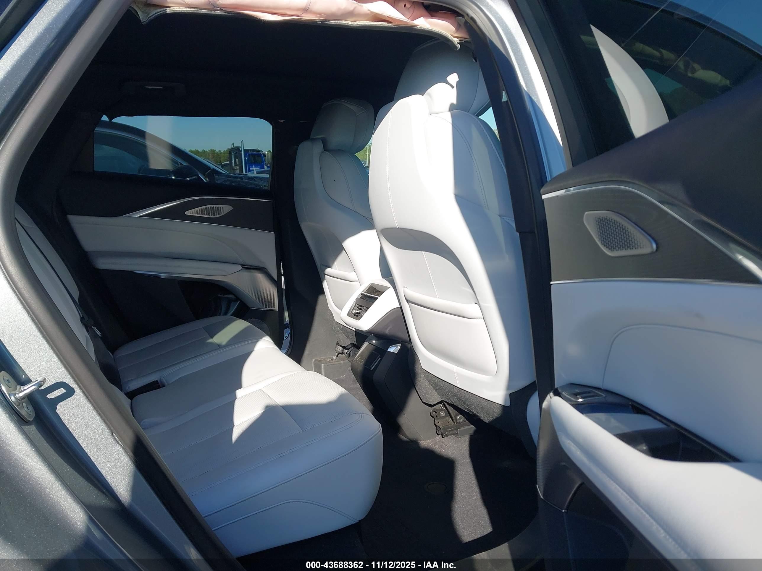 CADILLAC LYRIQ image 8