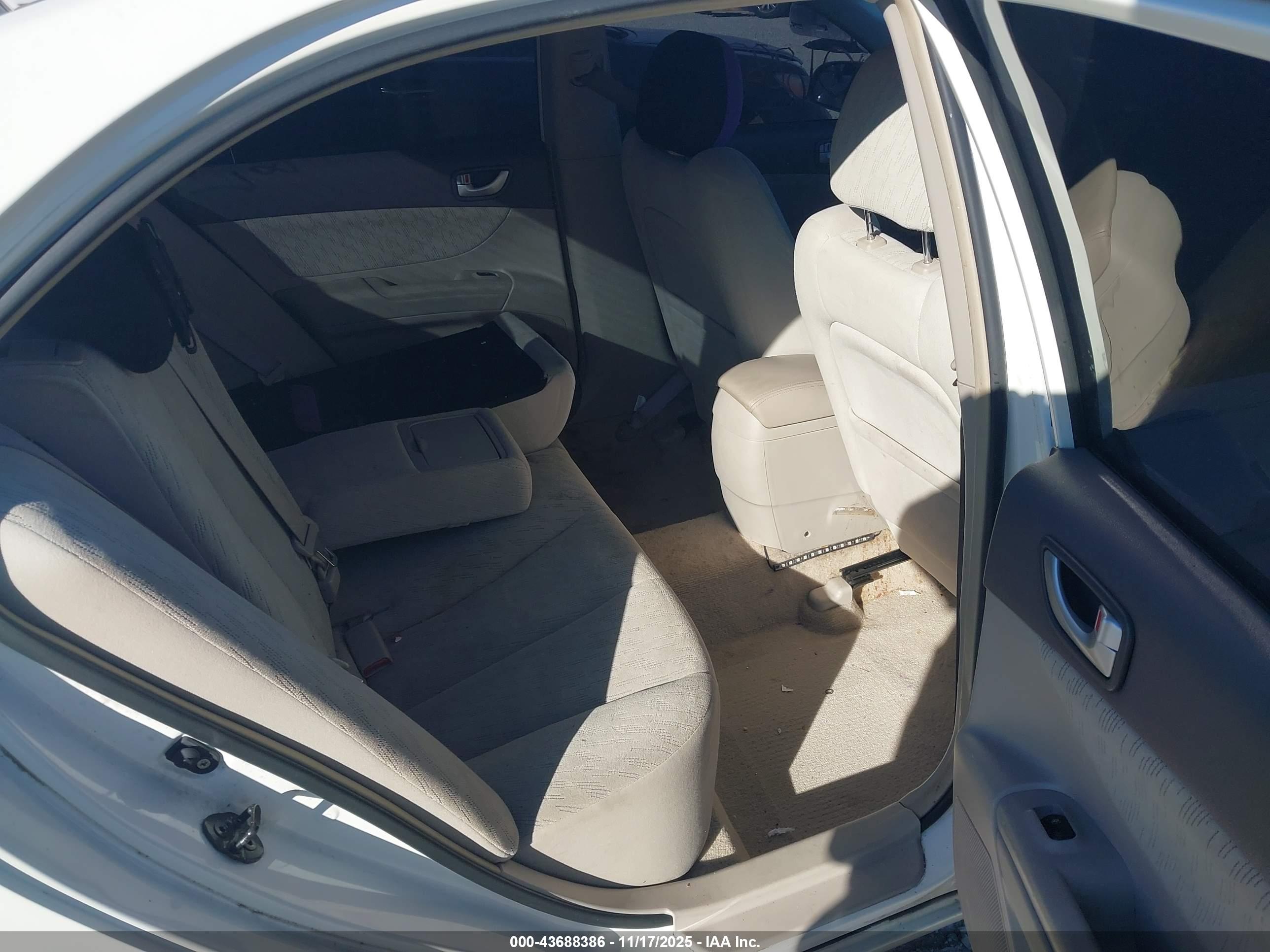 HYUNDAI SONATA image 8