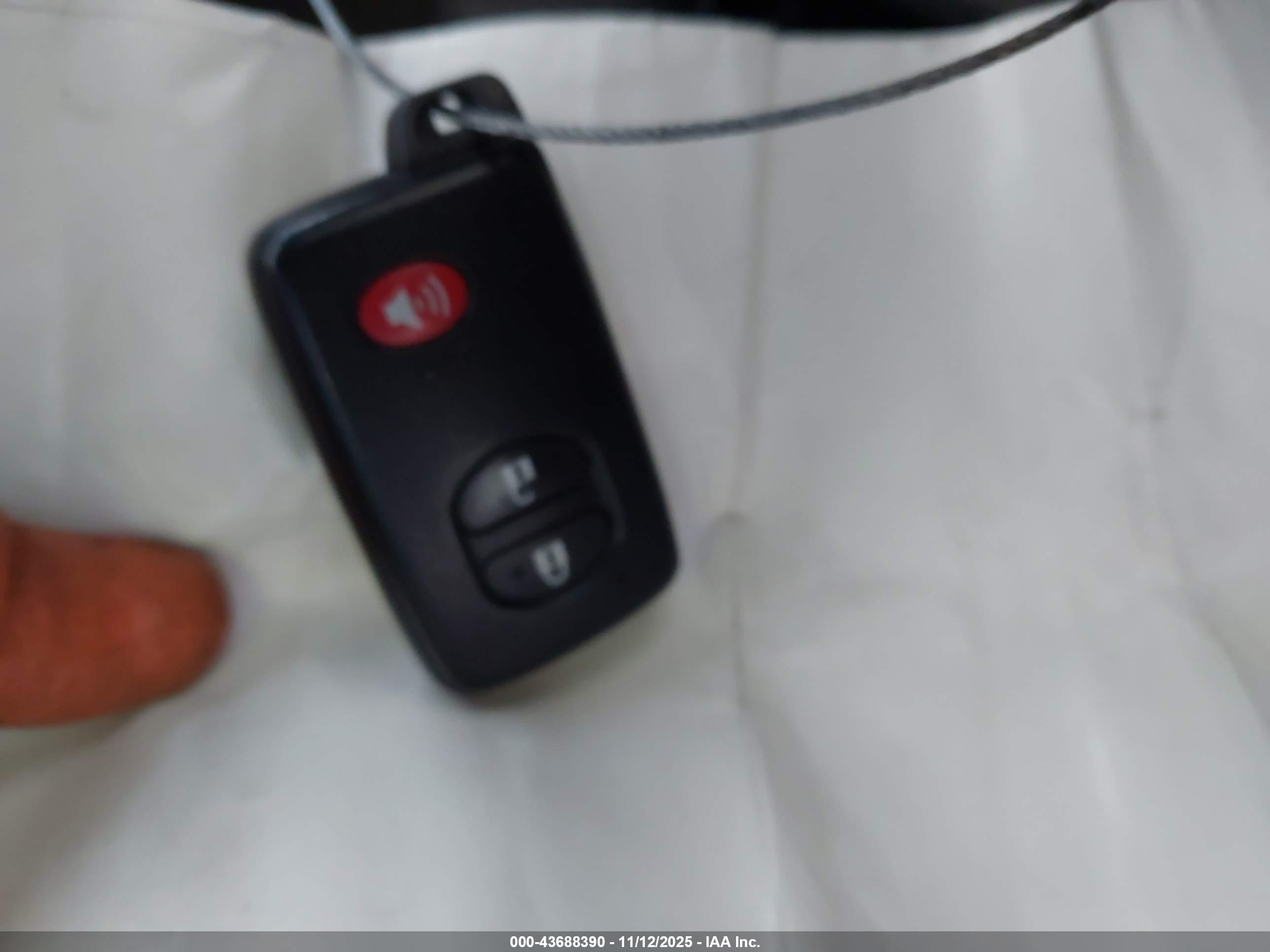 TOYOTA PRIUS image 11