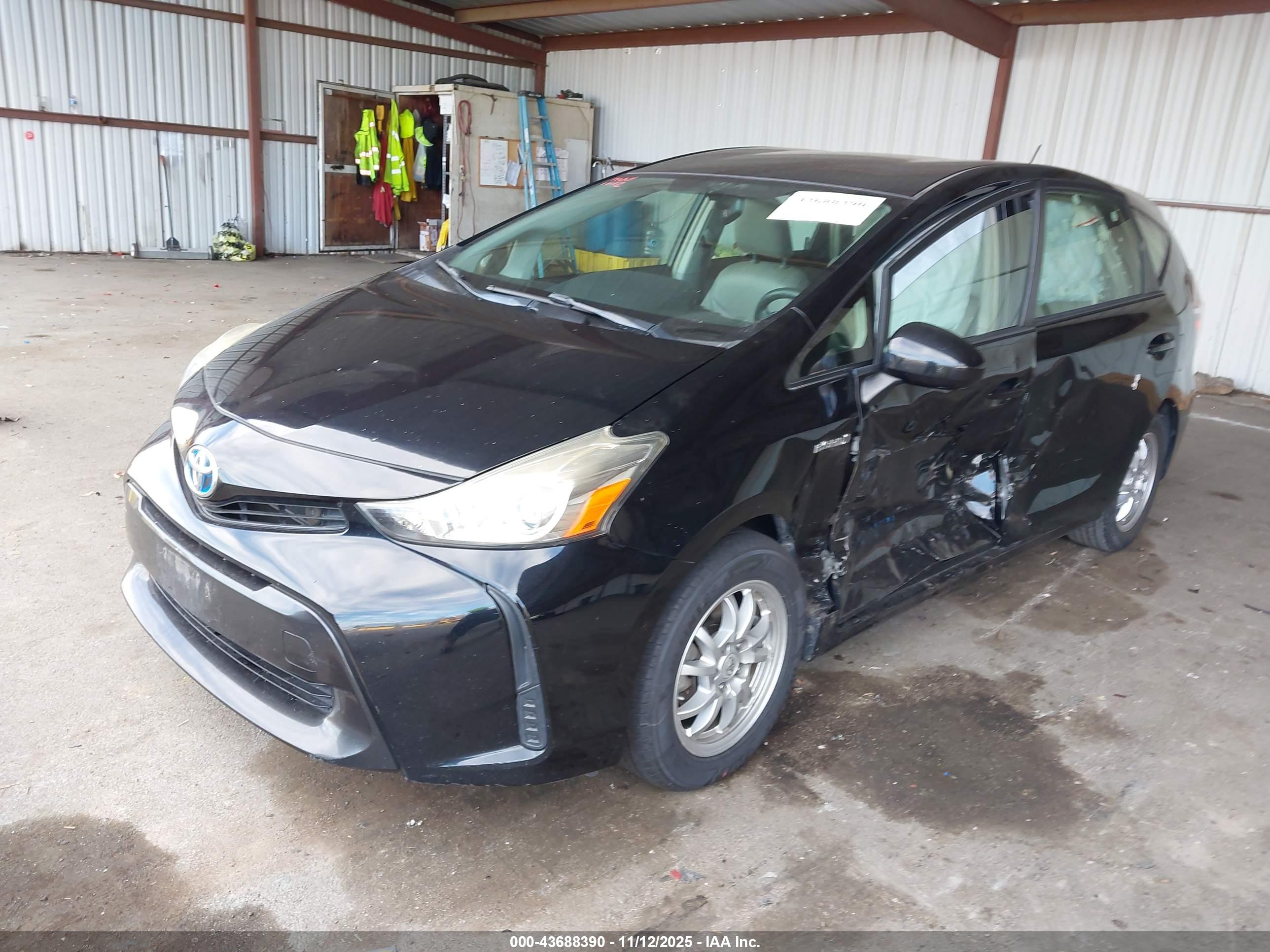 TOYOTA PRIUS image 2