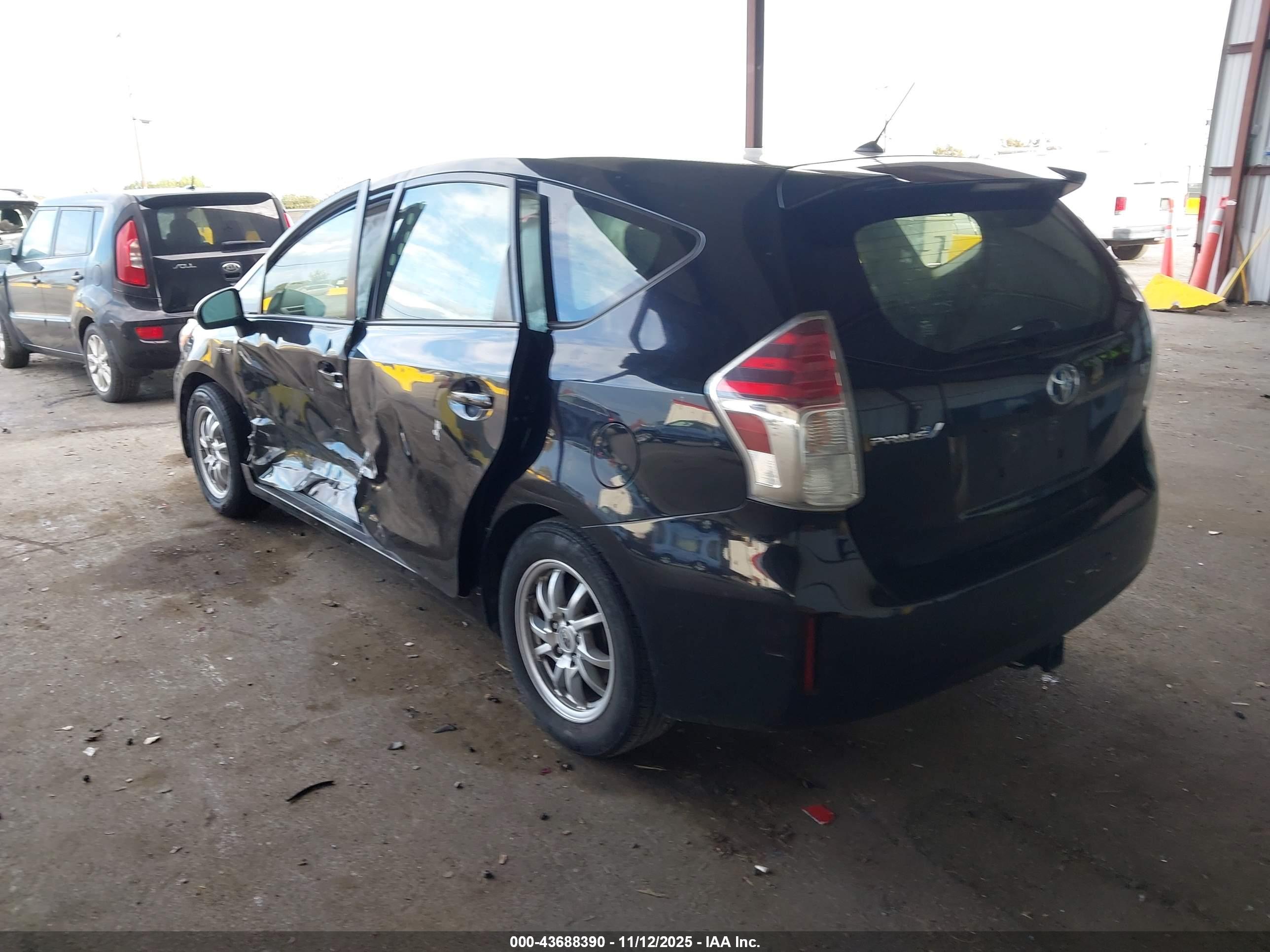 TOYOTA PRIUS image 3