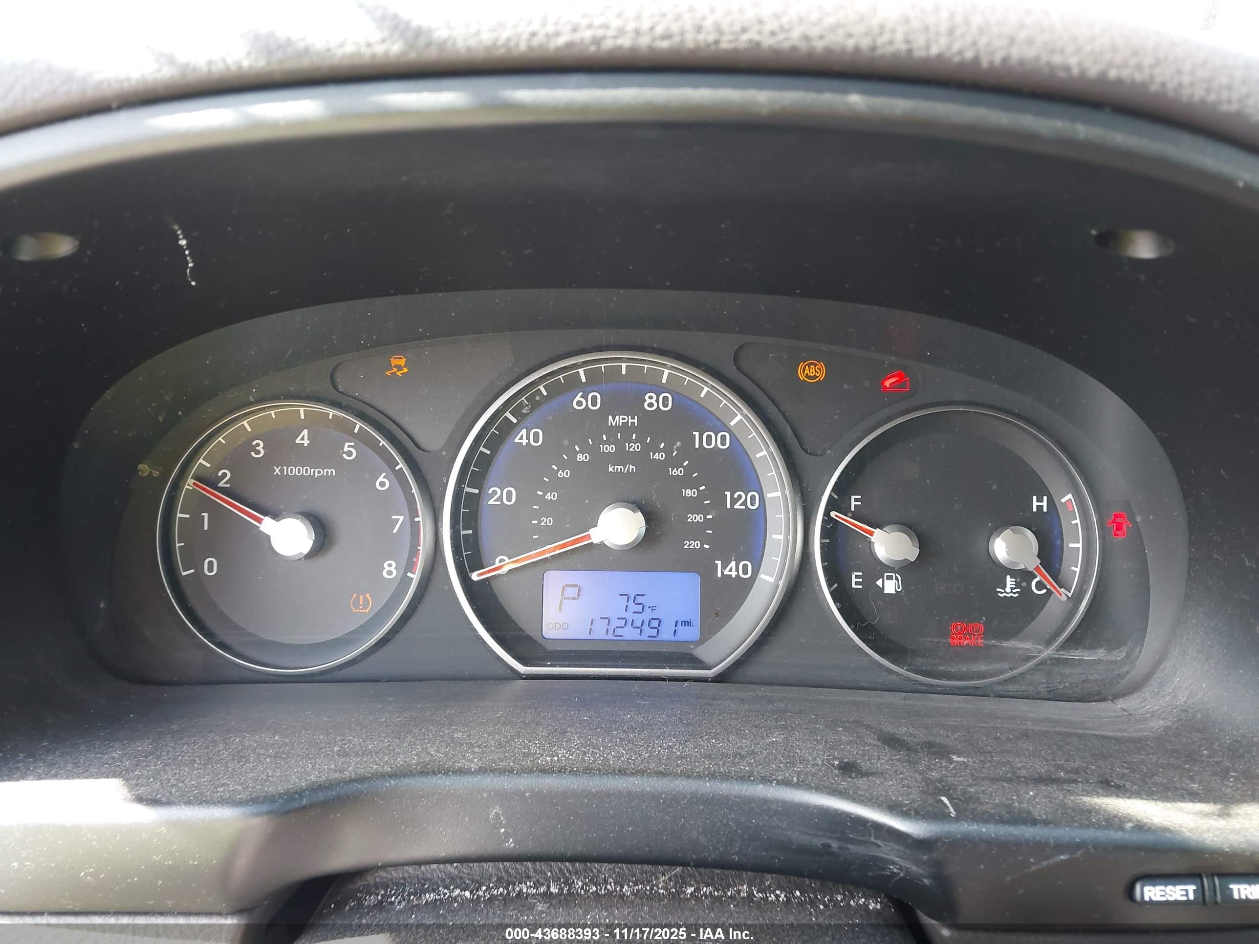 HYUNDAI SANTA image 7
