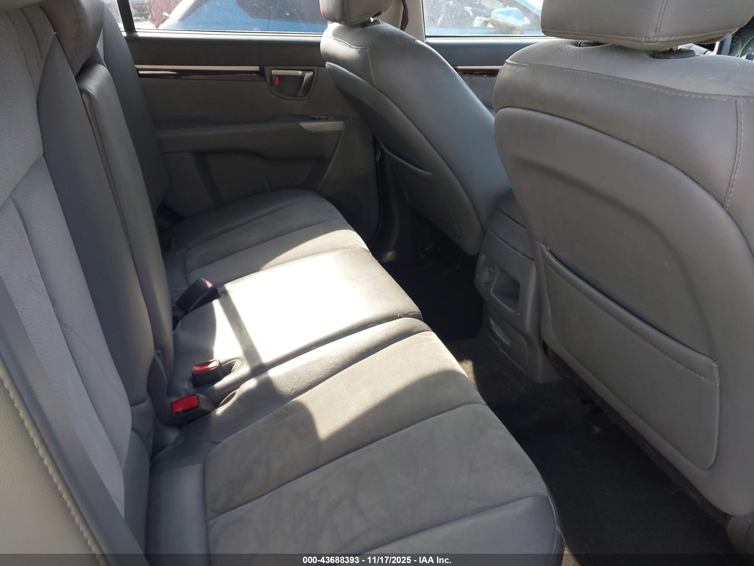 HYUNDAI SANTA image 8
