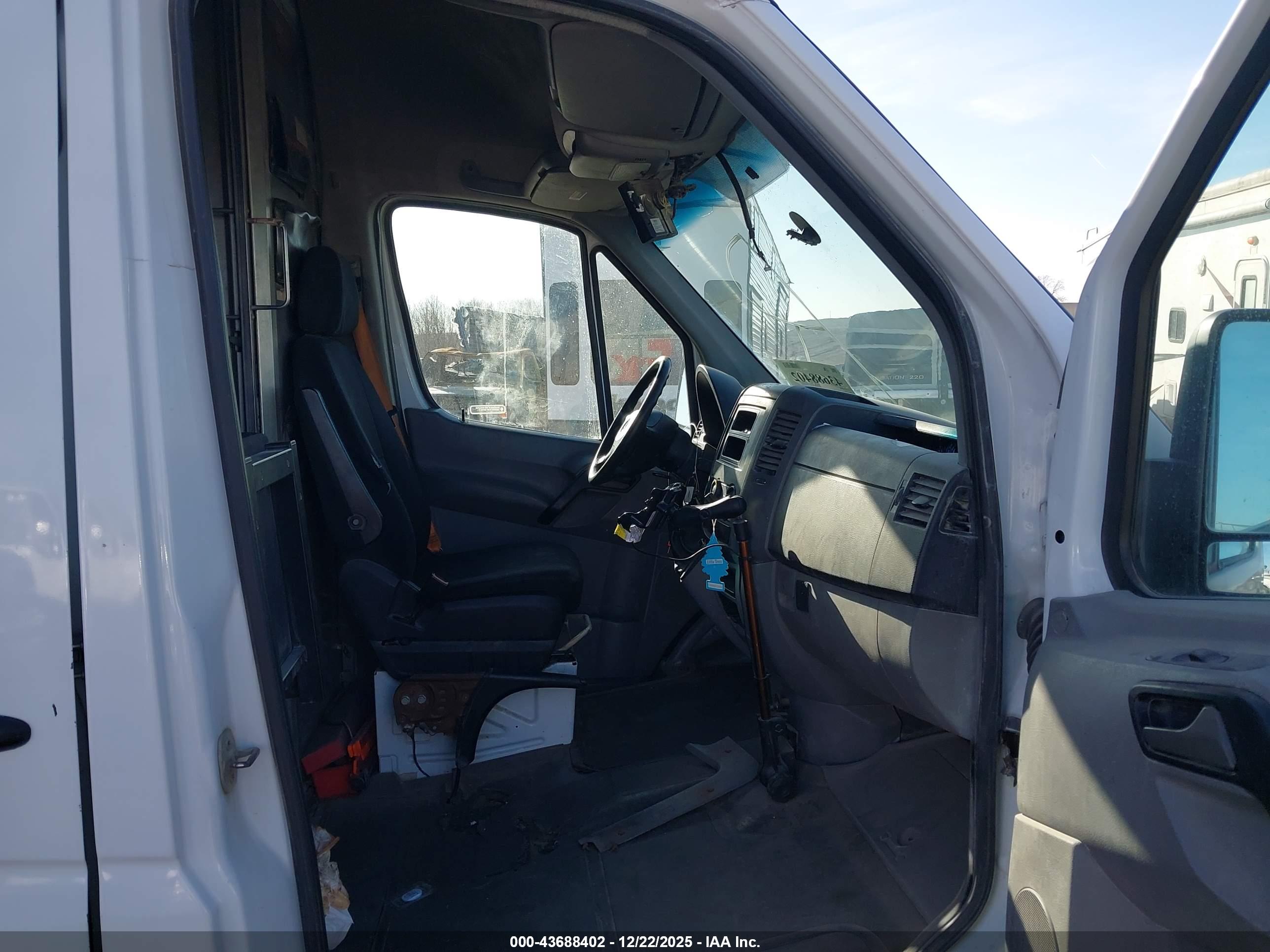 MERCEDES-BENZ SPRINTER image 5
