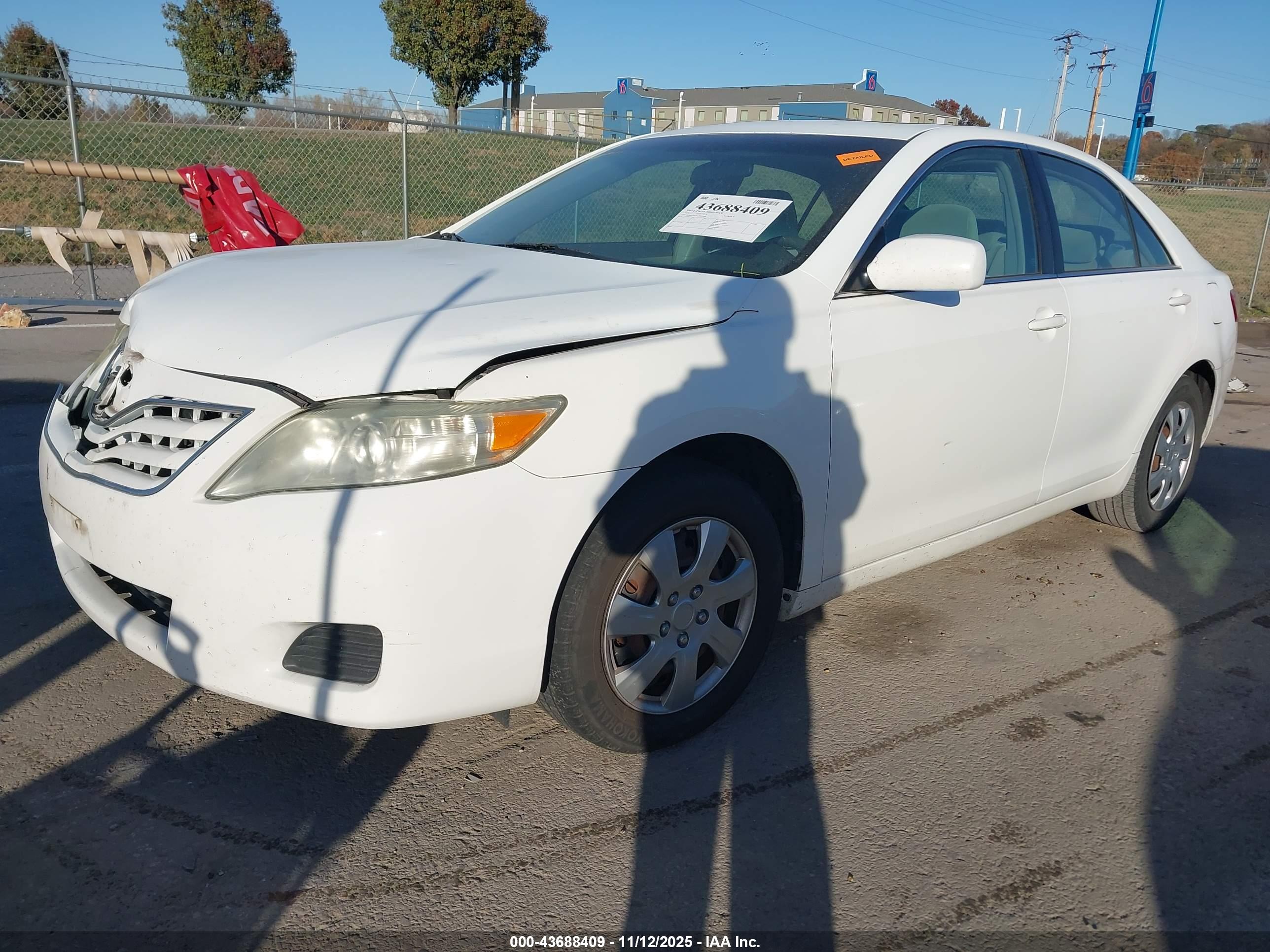 TOYOTA CAMRY image 2